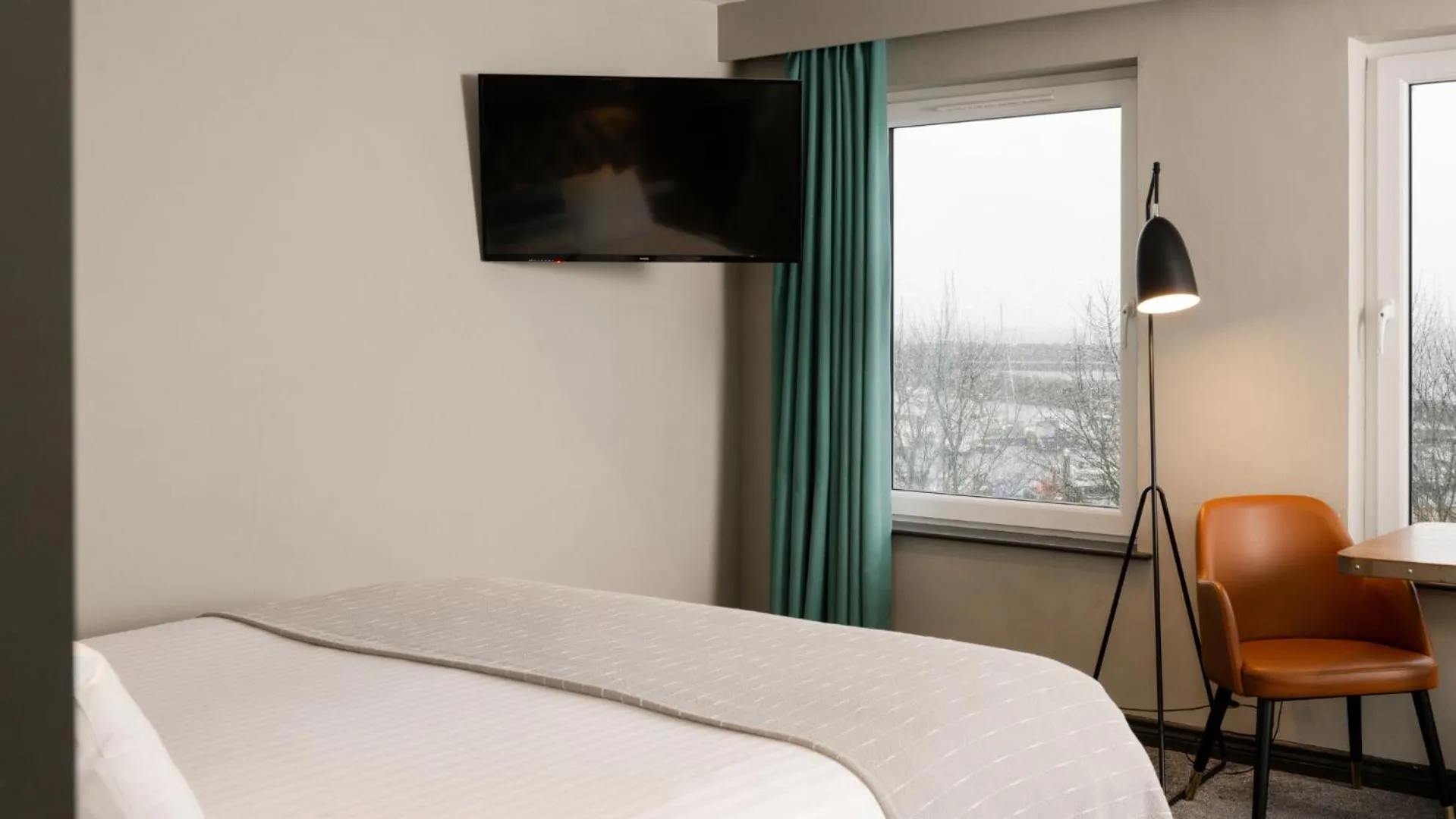 TV and multimedia, Bed in Marine Hotel Ballycastle