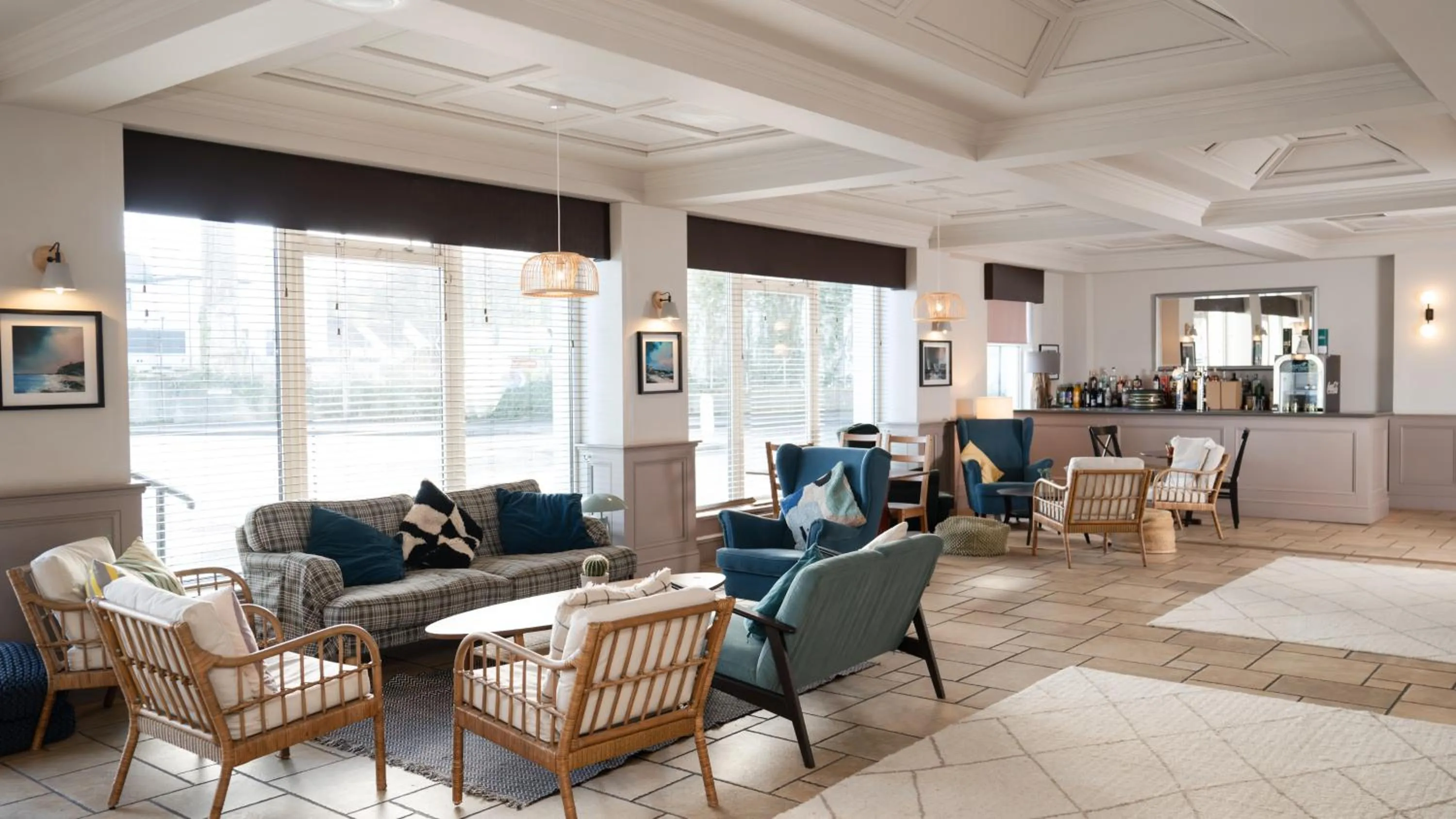 Lounge or bar in Marine Hotel Ballycastle