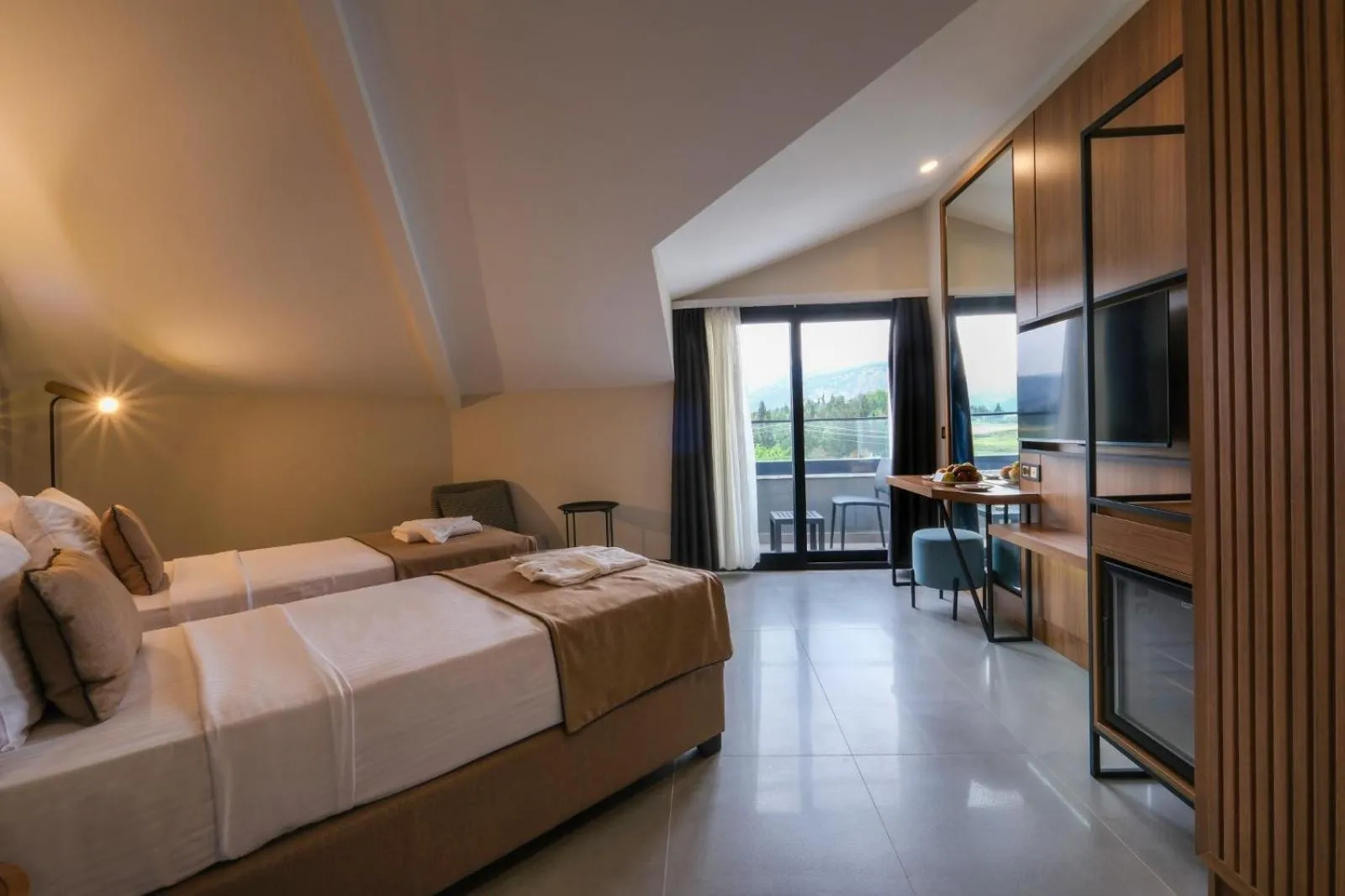 Communal lounge/ TV room, Bed in Ramada Resort by Wyndham Pamukkale Thermal