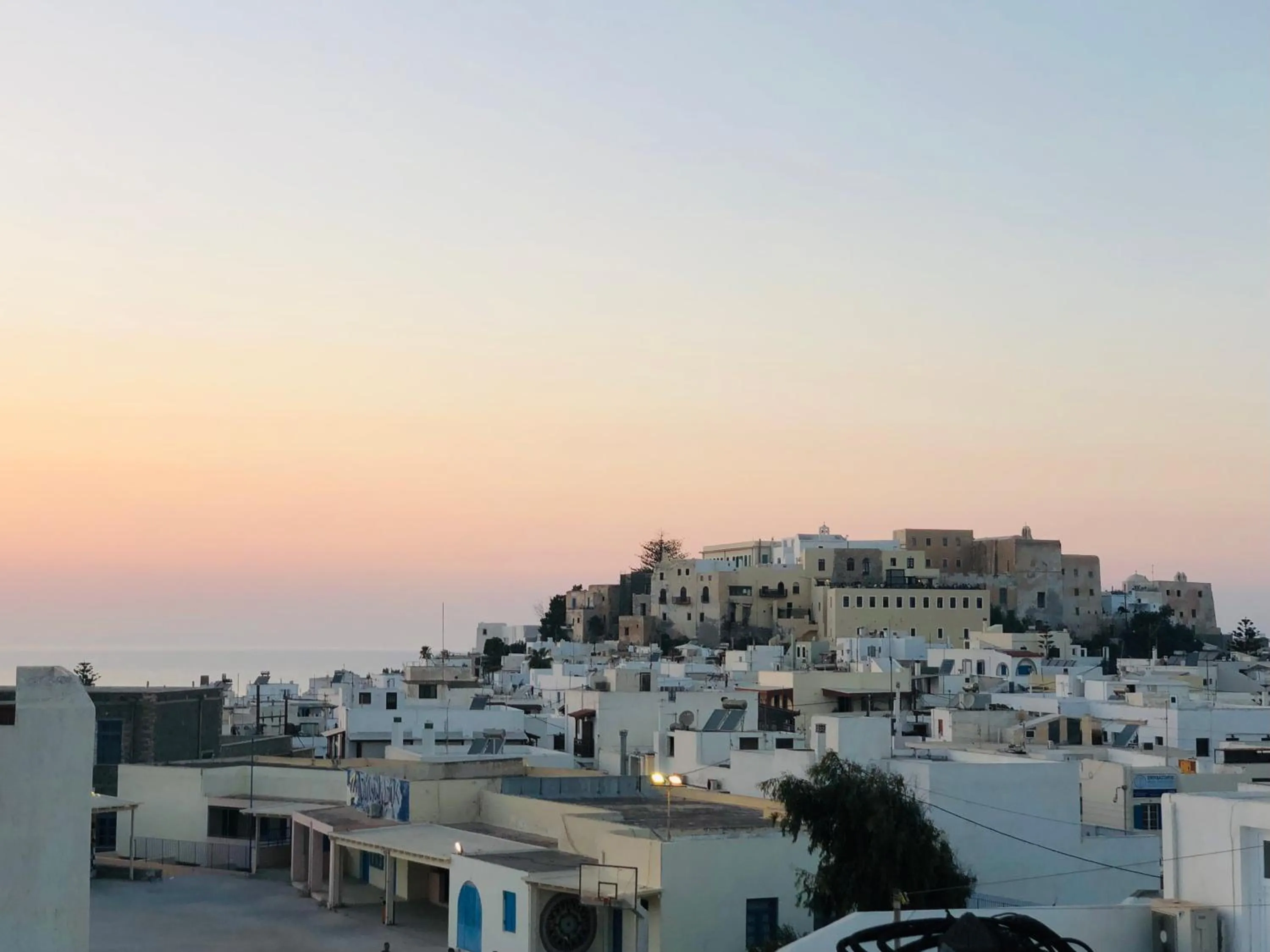 Neighbourhood in Taki's Guests