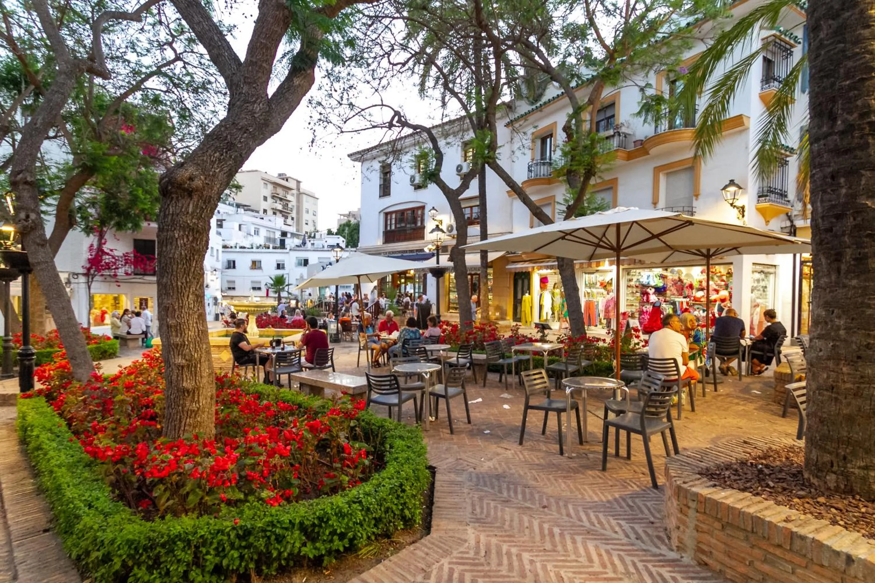 Restaurant/places to eat in MARBELLA BANUS SUITES - Marbella Centre Soriano 56 Suite Apartment