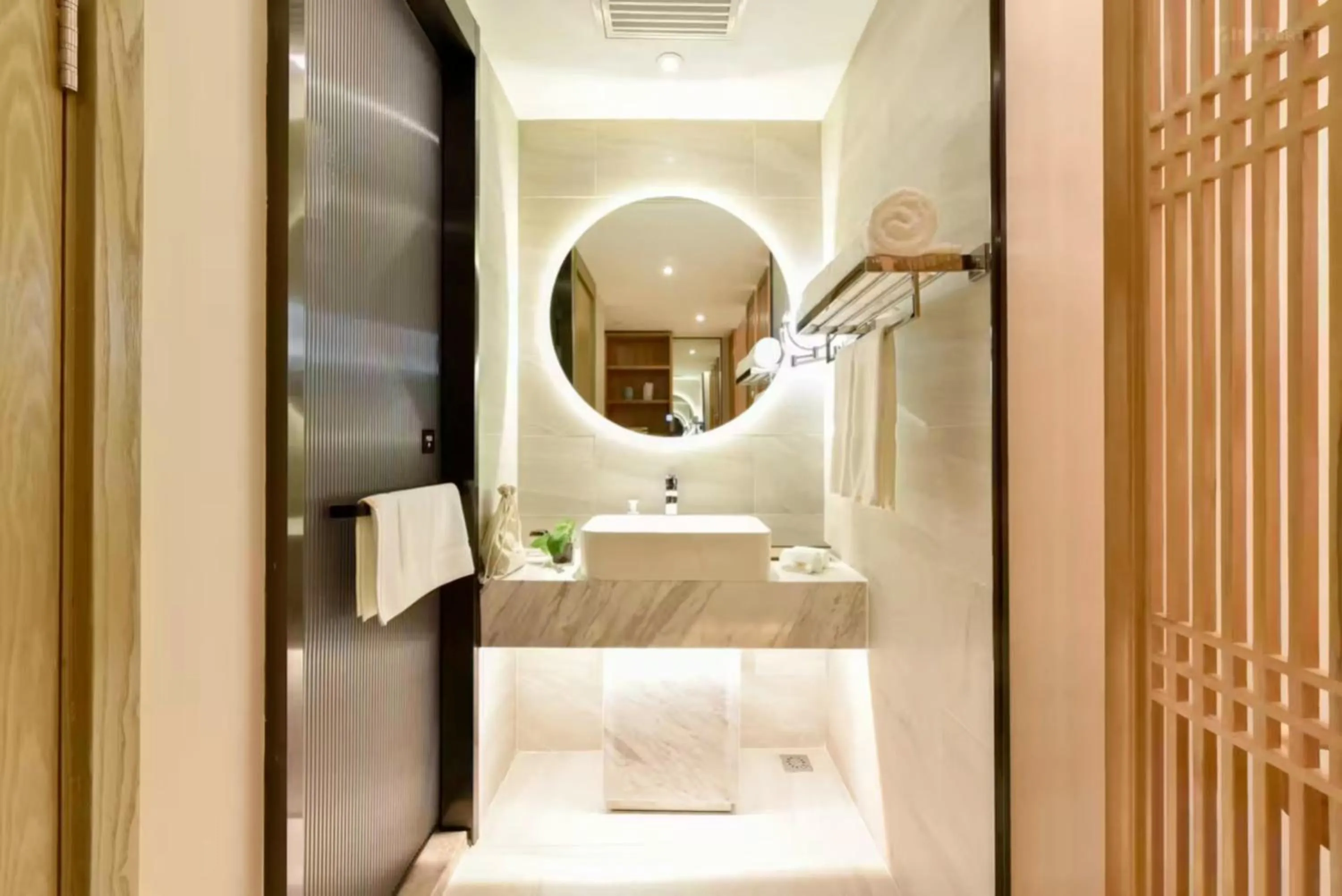 Shower, Bed in Atour Hotel Beijing Fuxingmen