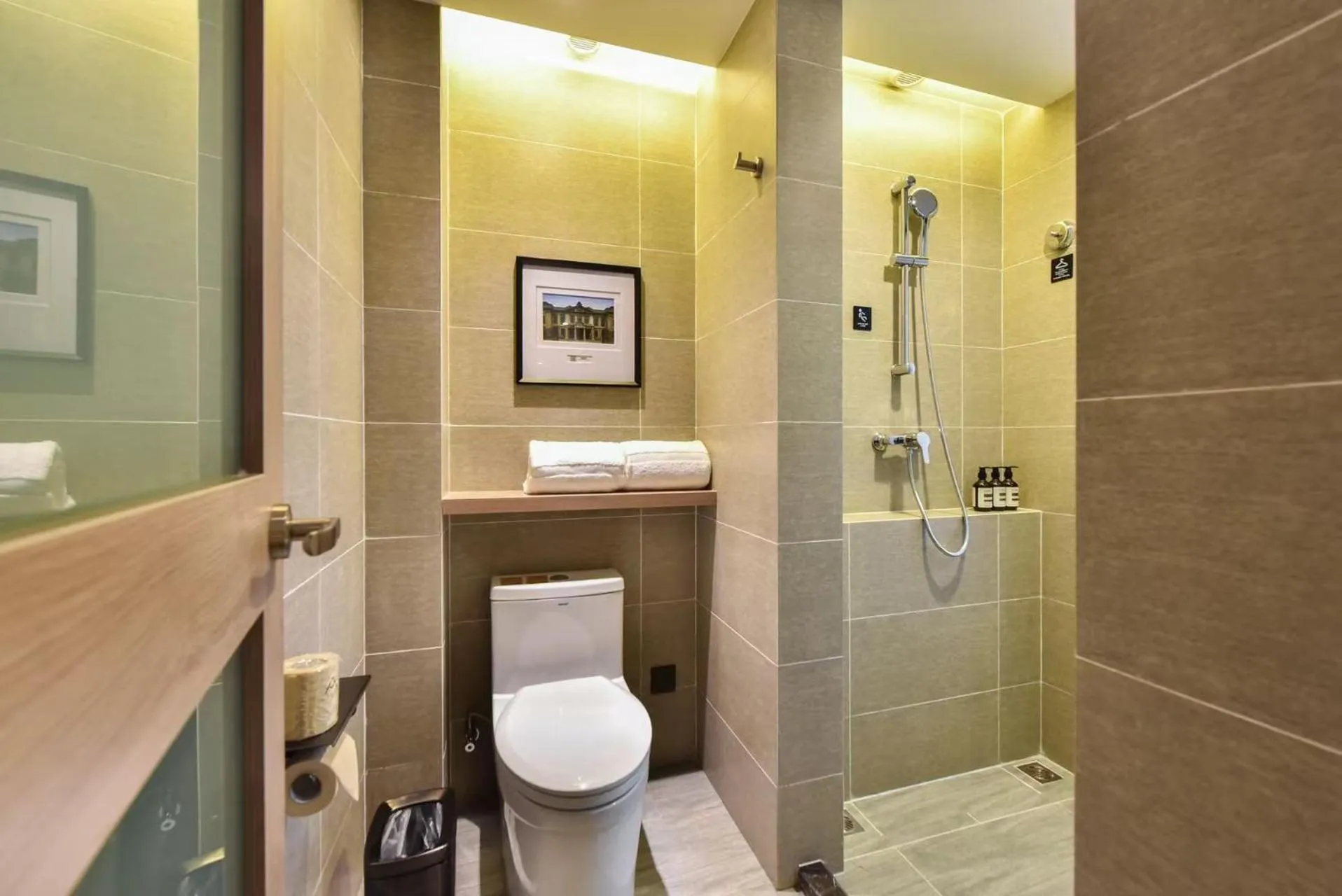 Atour Hotel Dalian Development Zone Jinma Road