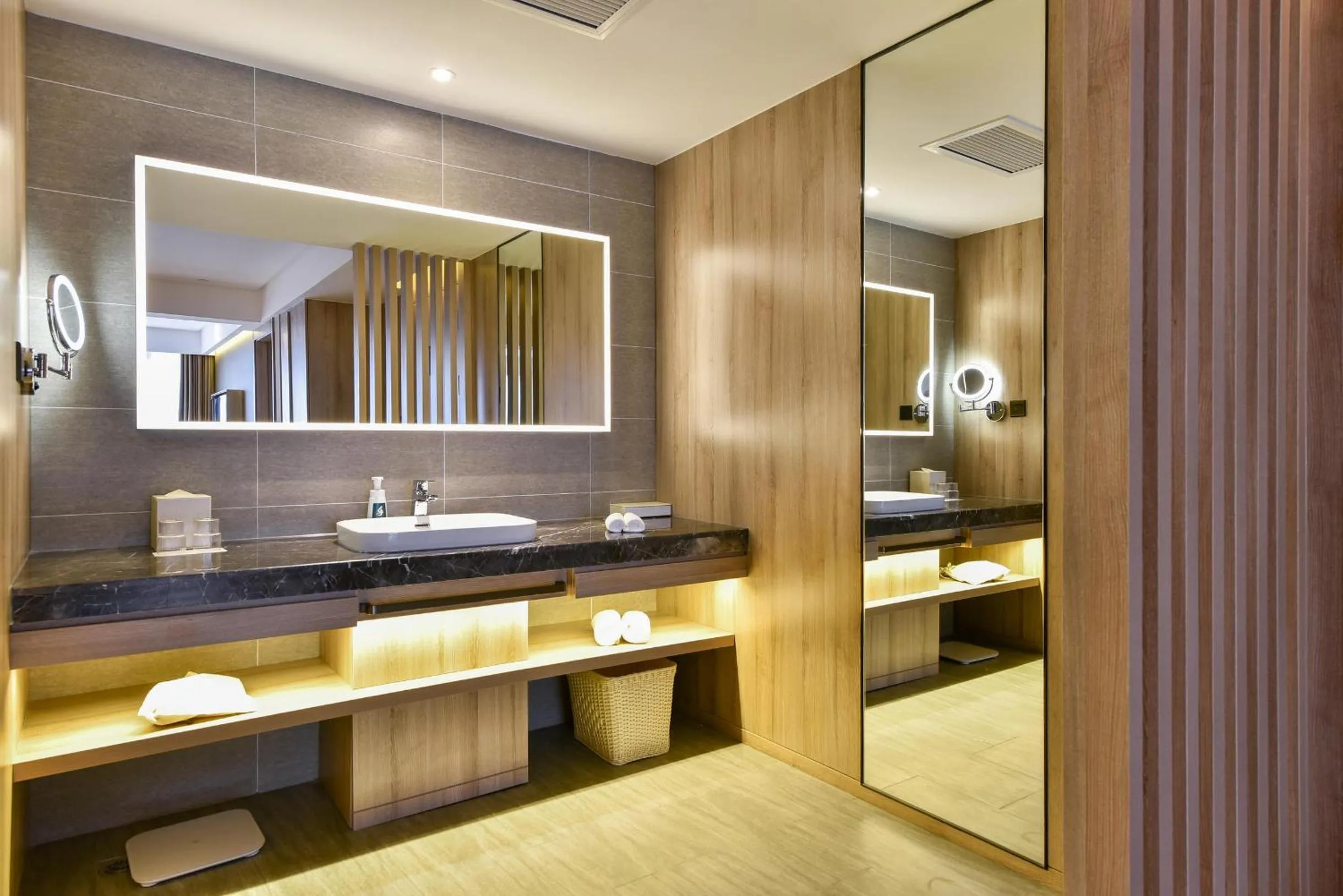 Atour Hotel Dalian Development Zone Jinma Road