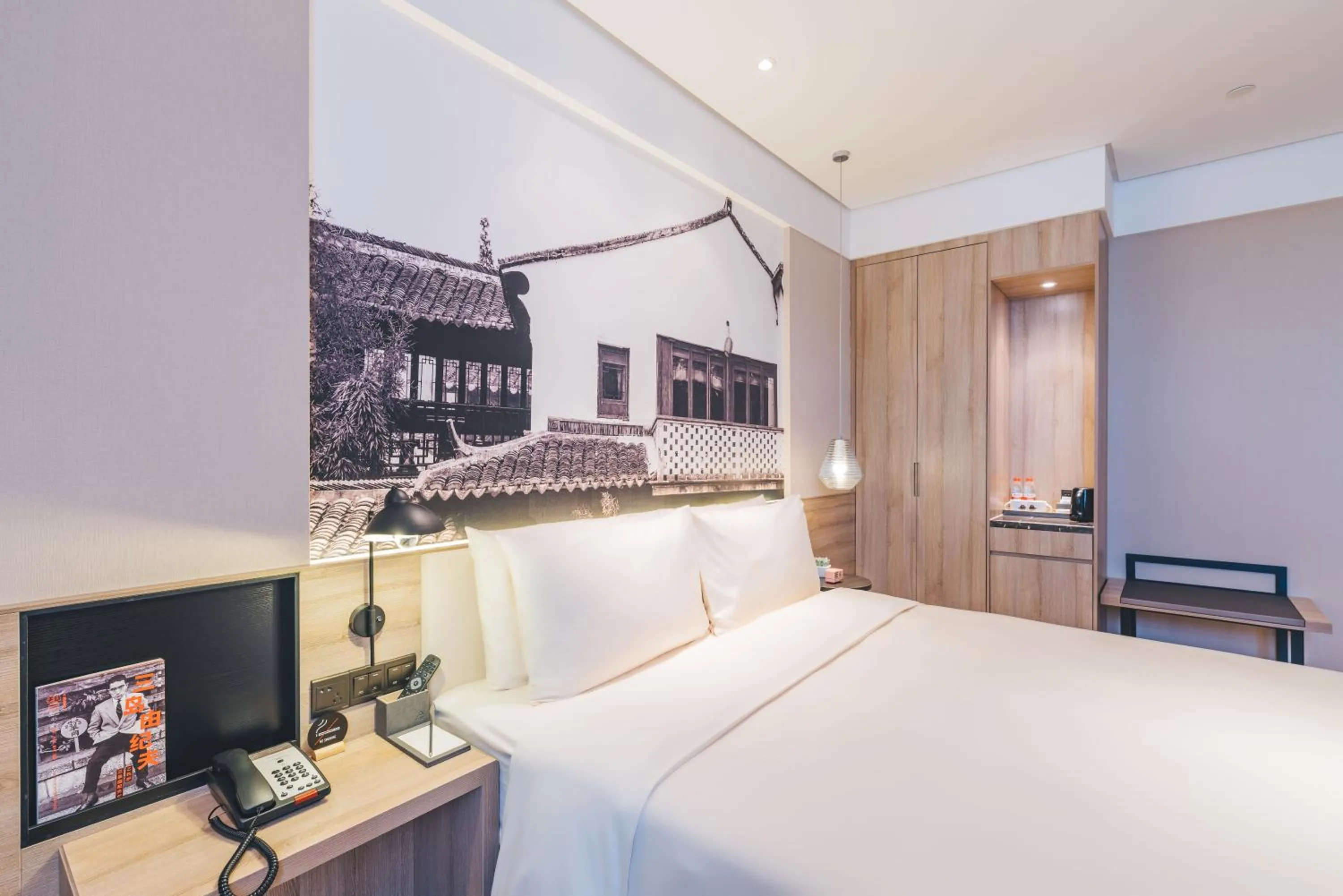 Bed in Atour Hotel Shanghai New International Expo Center Maglev Station