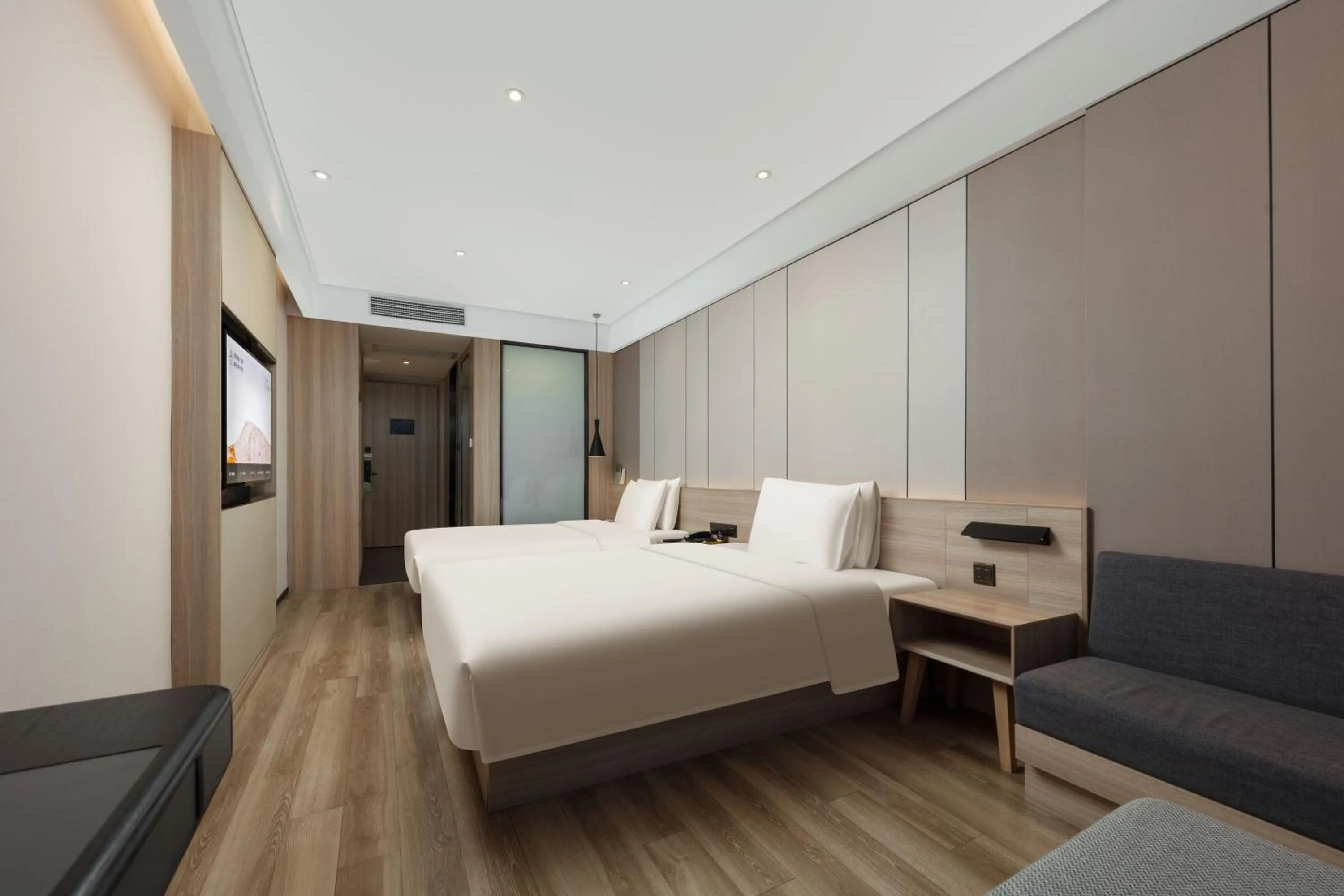 Photo of the whole room, Bed in Atour Hotel Shanghai Hongqiao Korea Street