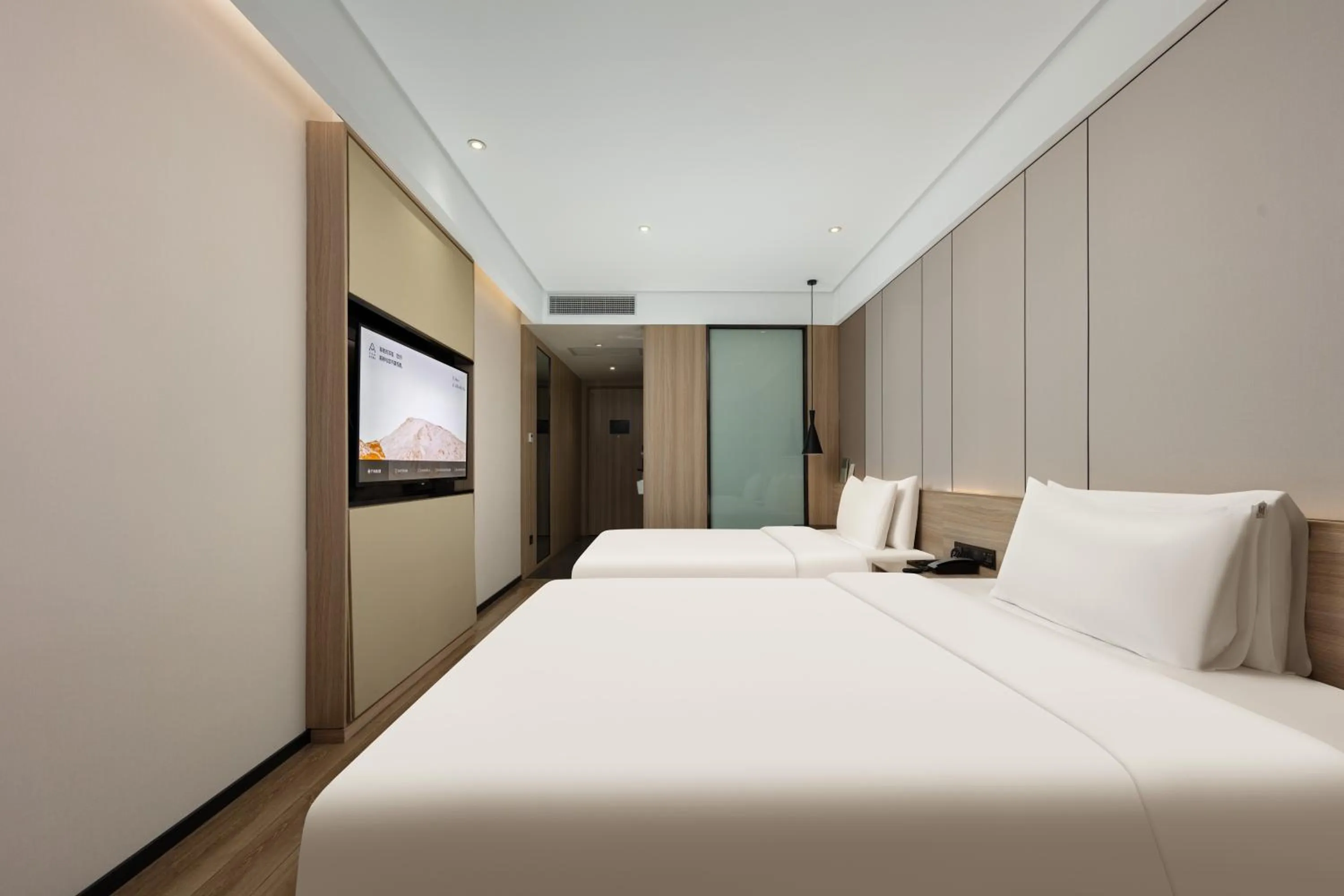 Photo of the whole room, Bed in Atour Hotel Shanghai Hongqiao Korea Street