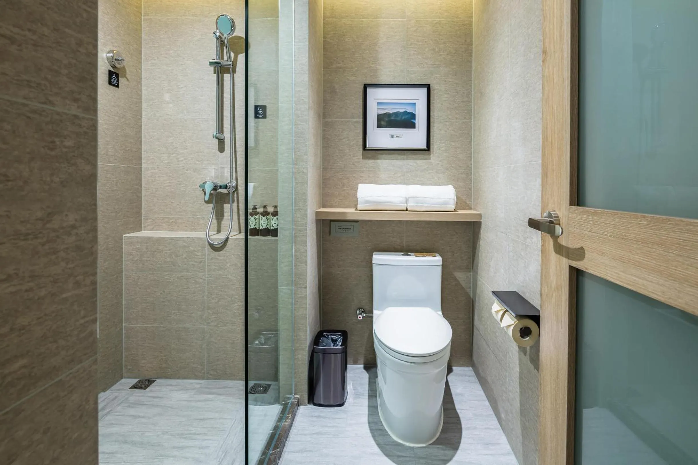 Atour Hotel Qingdao Fuzhou Road Sakura Town