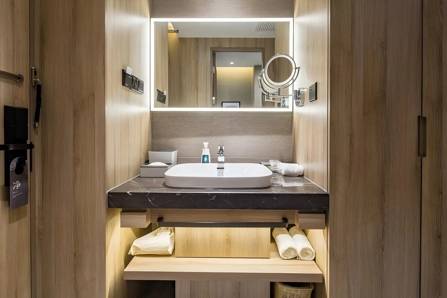 Atour Hotel Qingdao Fuzhou Road Sakura Town