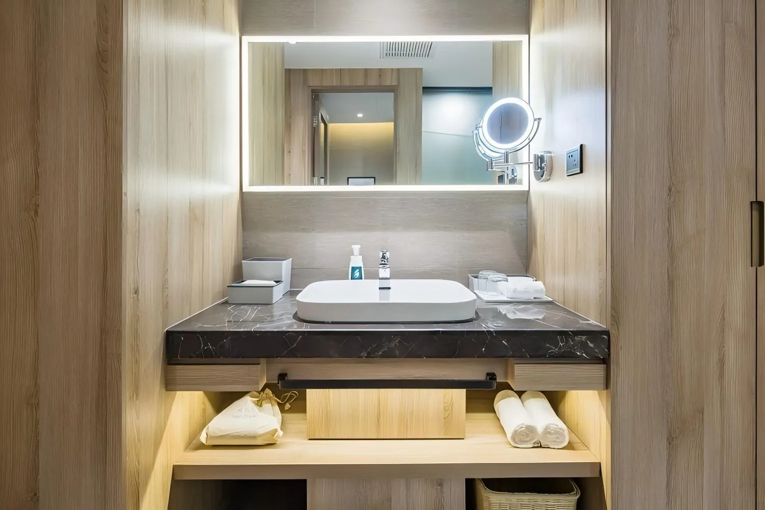 Atour Hotel Qingdao Fuzhou Road Sakura Town