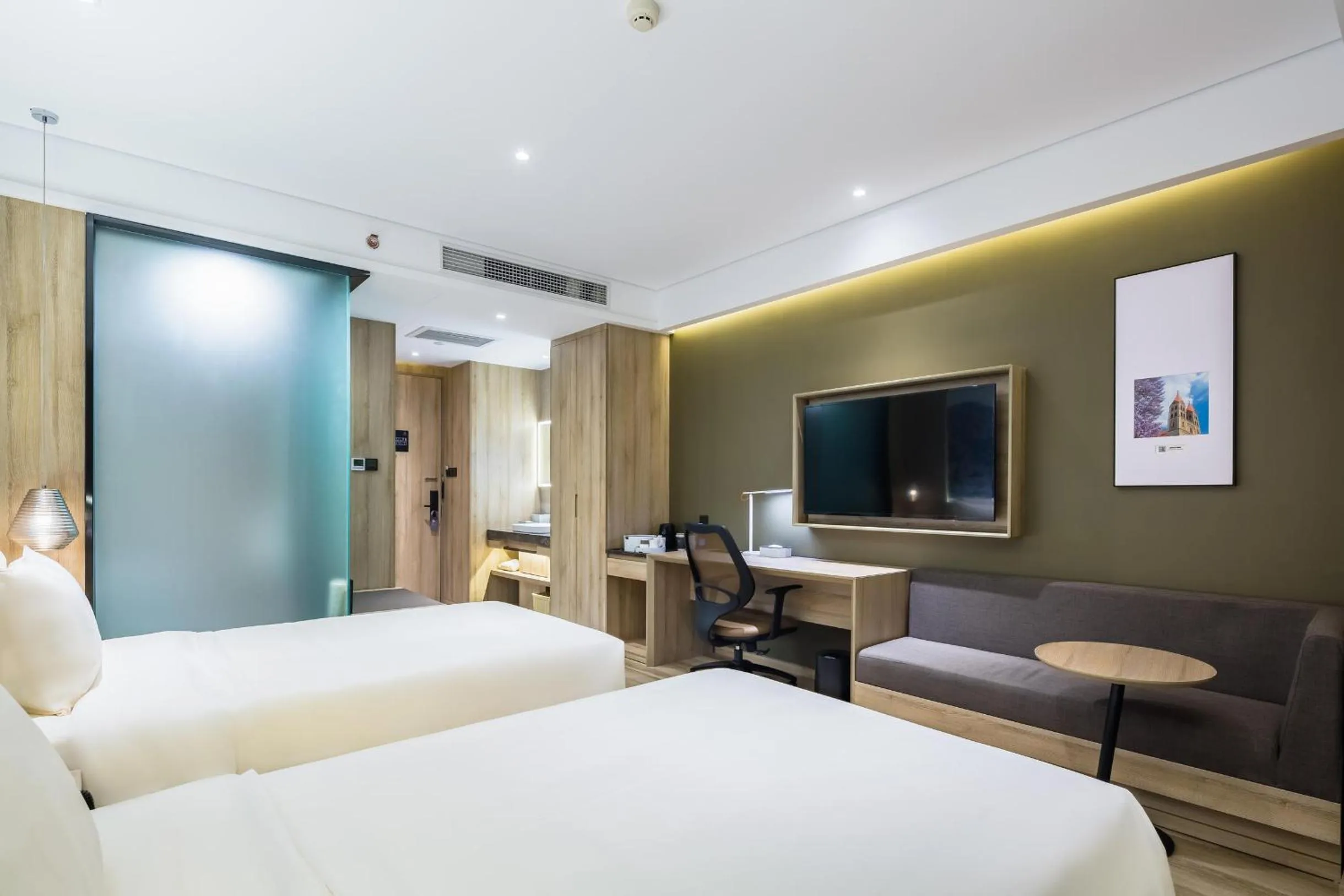 Bed in Atour Hotel Qingdao Fuzhou Road Sakura Town