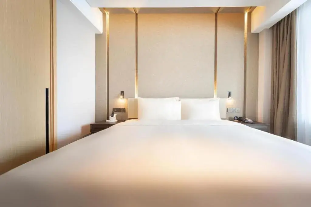 Photo of the whole room, Bed in Atour Hotel Shenzhen Baoan International Convention and Exhibition Center Photo of the whole room, Bed in Atour Hotel Shenzhen Baoan International Convention and Exhibition Center