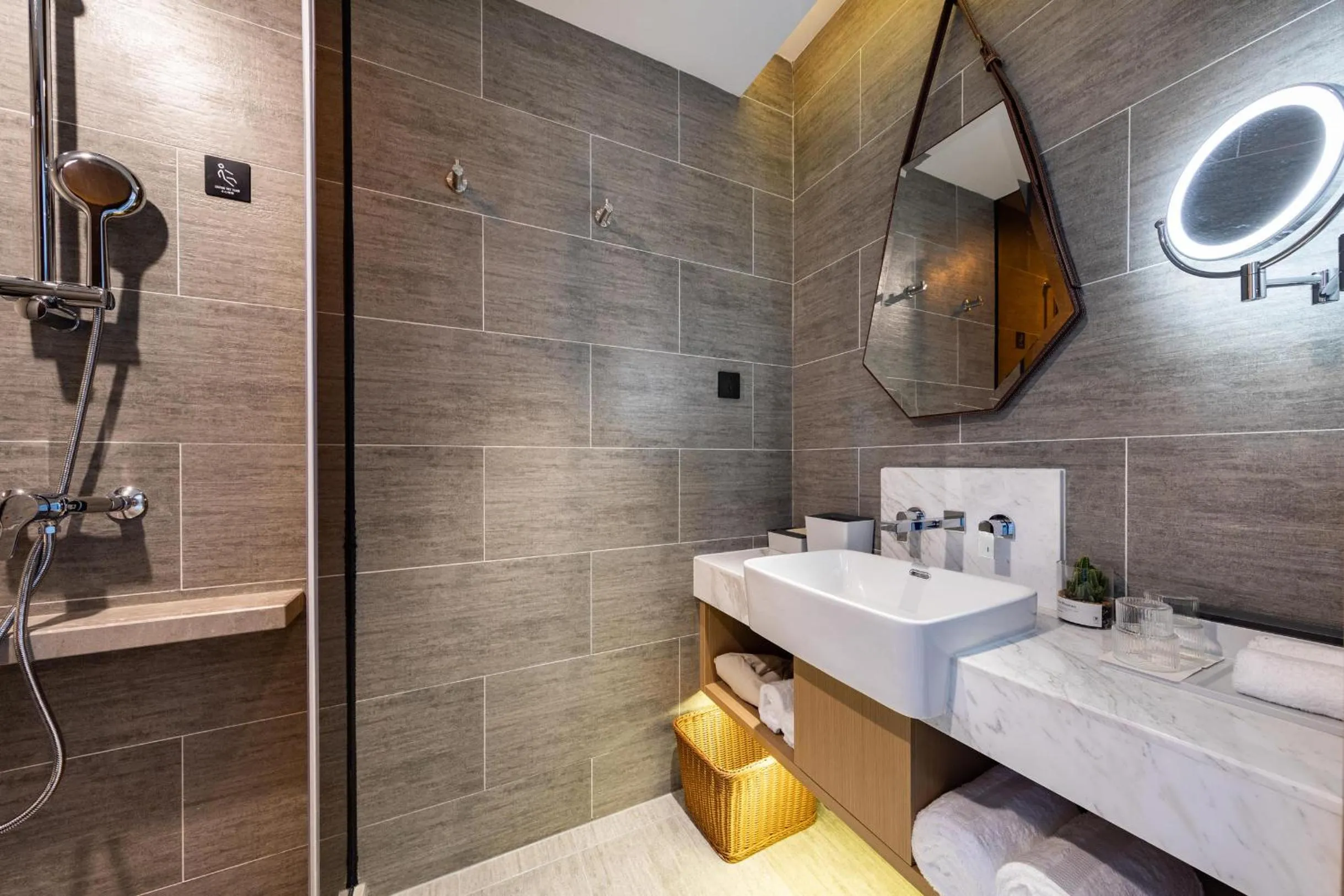 Atour Hotel Shenzhen Baoan International Convention and Exhibition Center