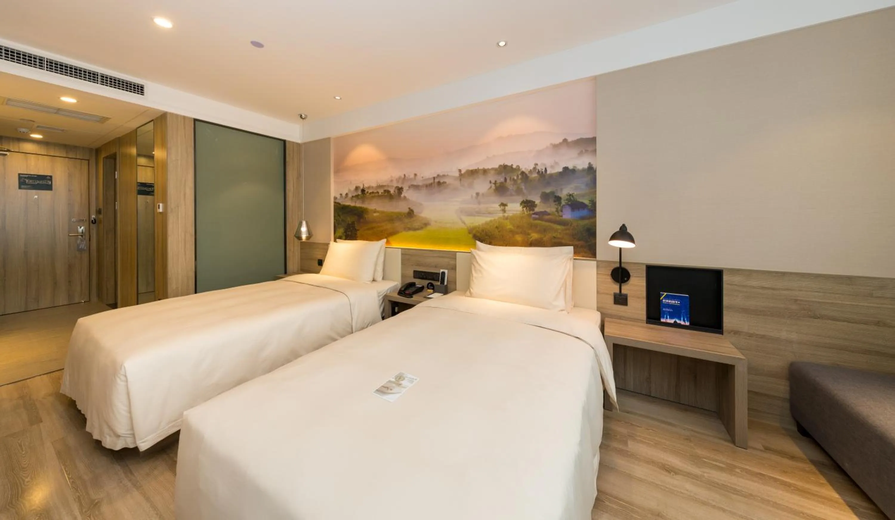 Bed in Atour Hotel Chongqing Hongyadong Riverview