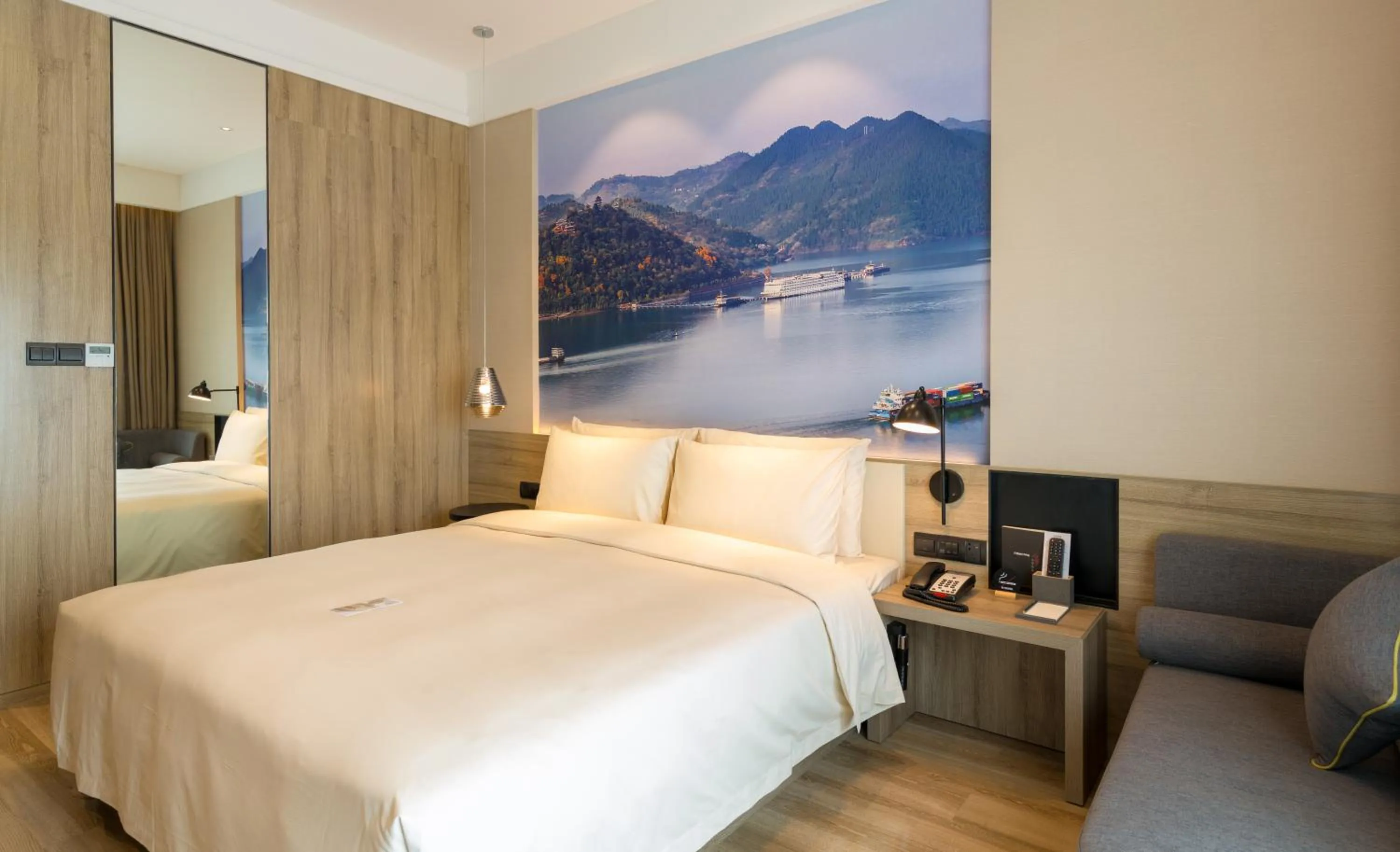Bed in Atour Hotel Chongqing Hongyadong Riverview