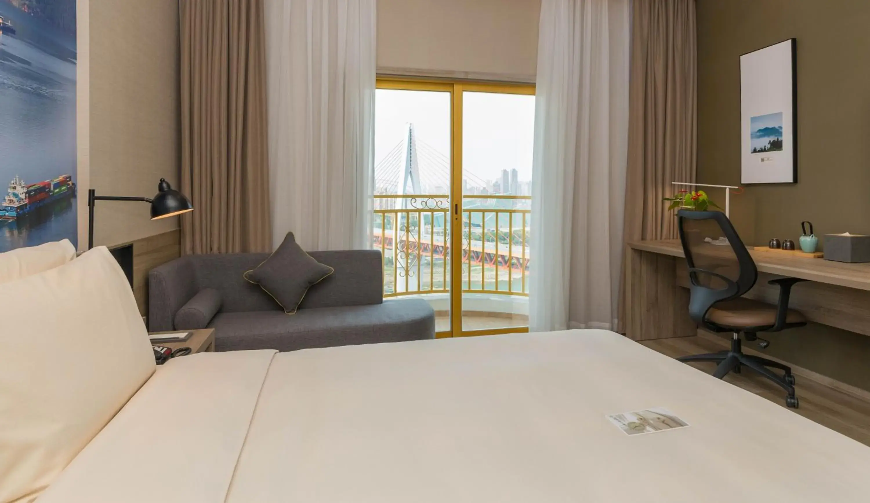 Bed in Atour Hotel Chongqing Hongyadong Riverview Bed in Atour Hotel Chongqing Hongyadong Riverview