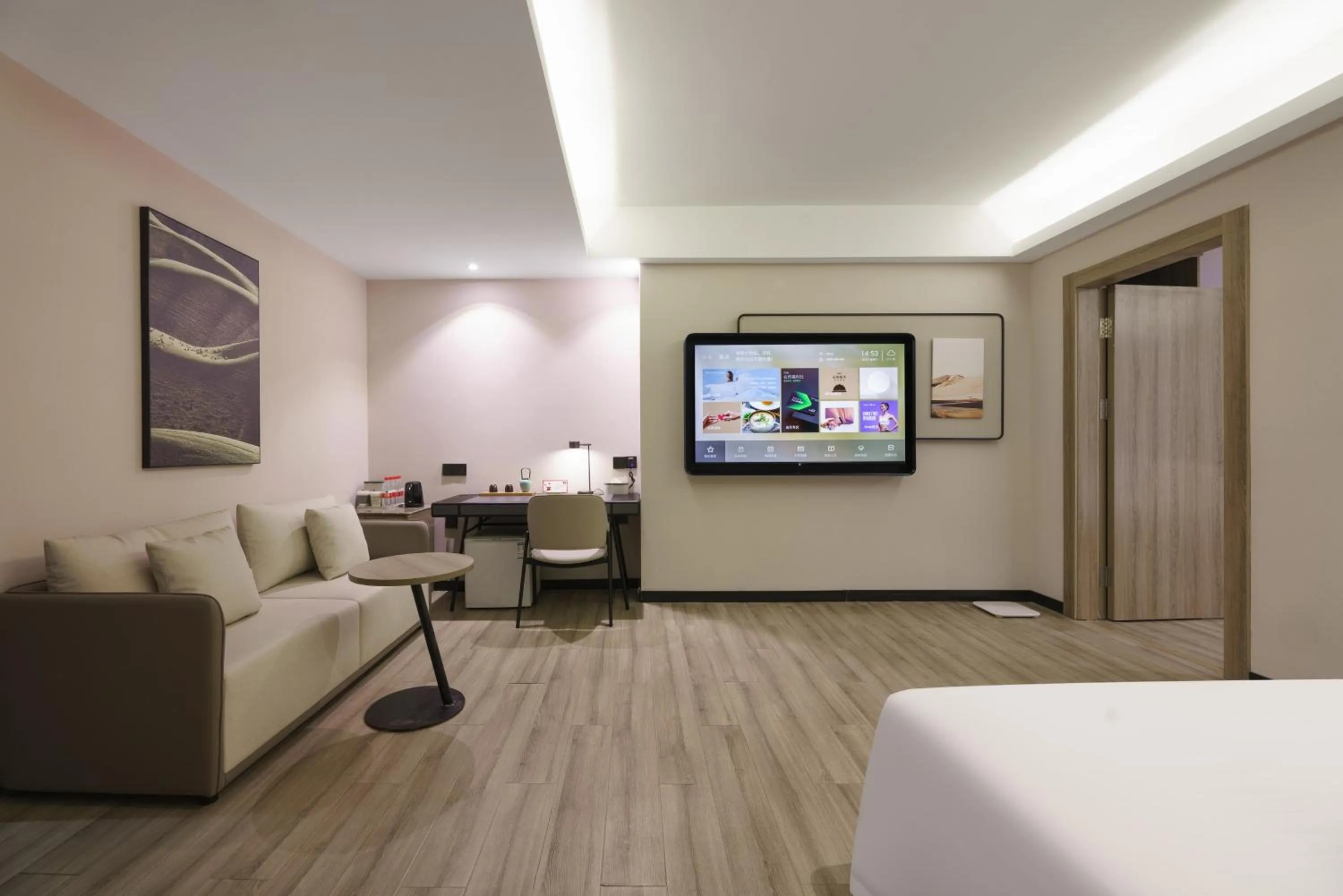 Living room, Bed in Atour Hotel Xi'an Bell Tower North Street Station