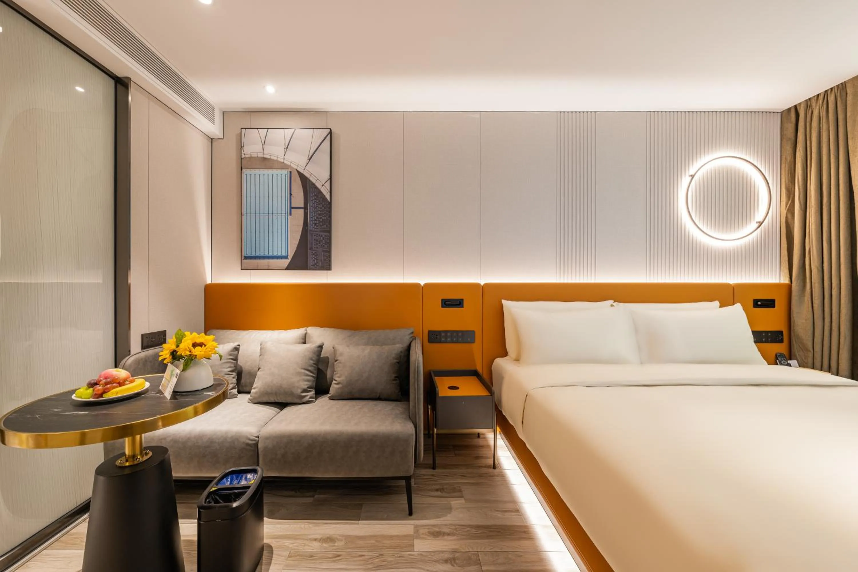 Photo of the whole room, Bed in Atour Hotel Beijing Tiananmen Wangfujing Pedestrian