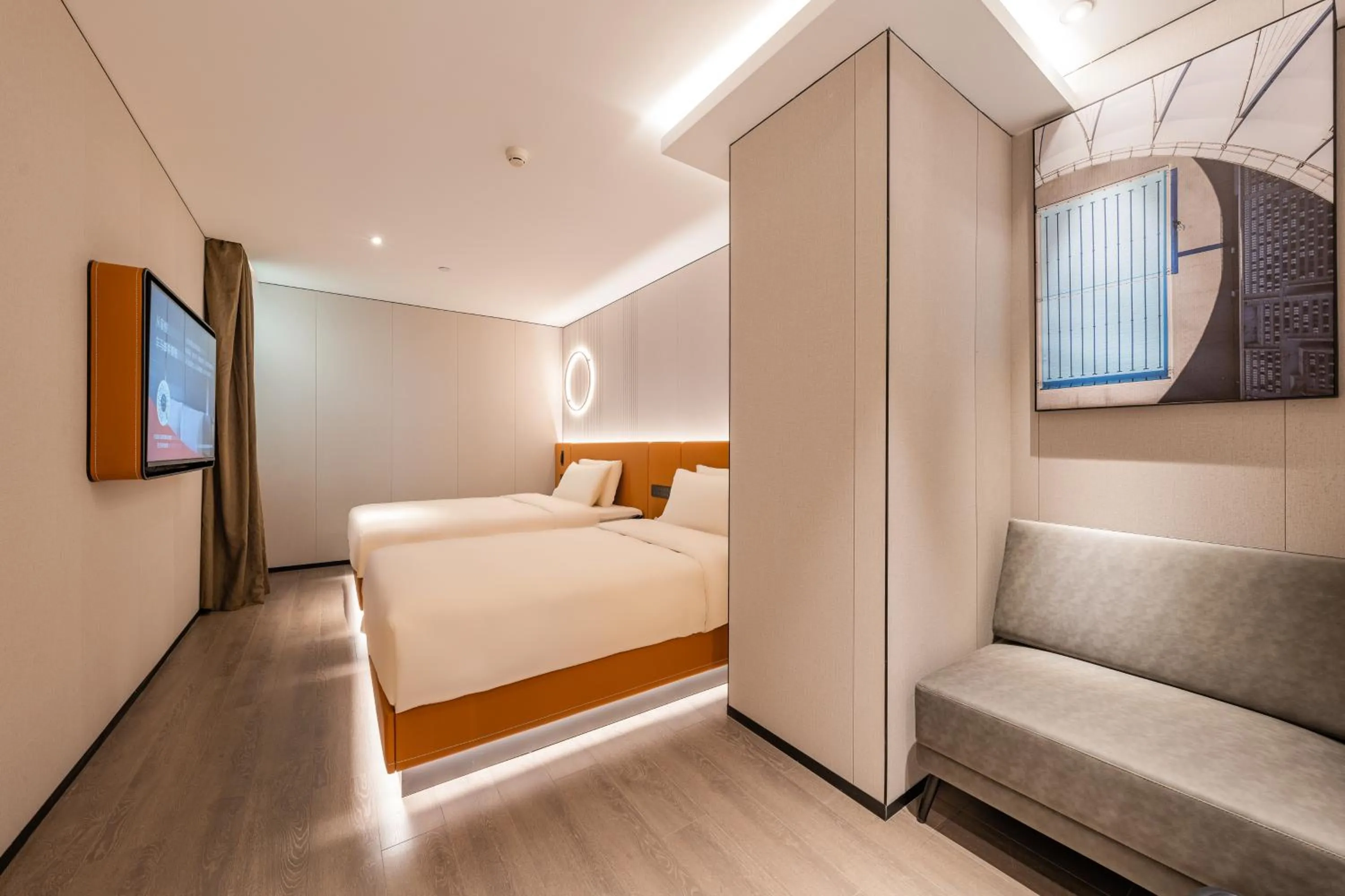 Photo of the whole room, Bed in Atour Hotel Beijing Tiananmen Wangfujing Pedestrian