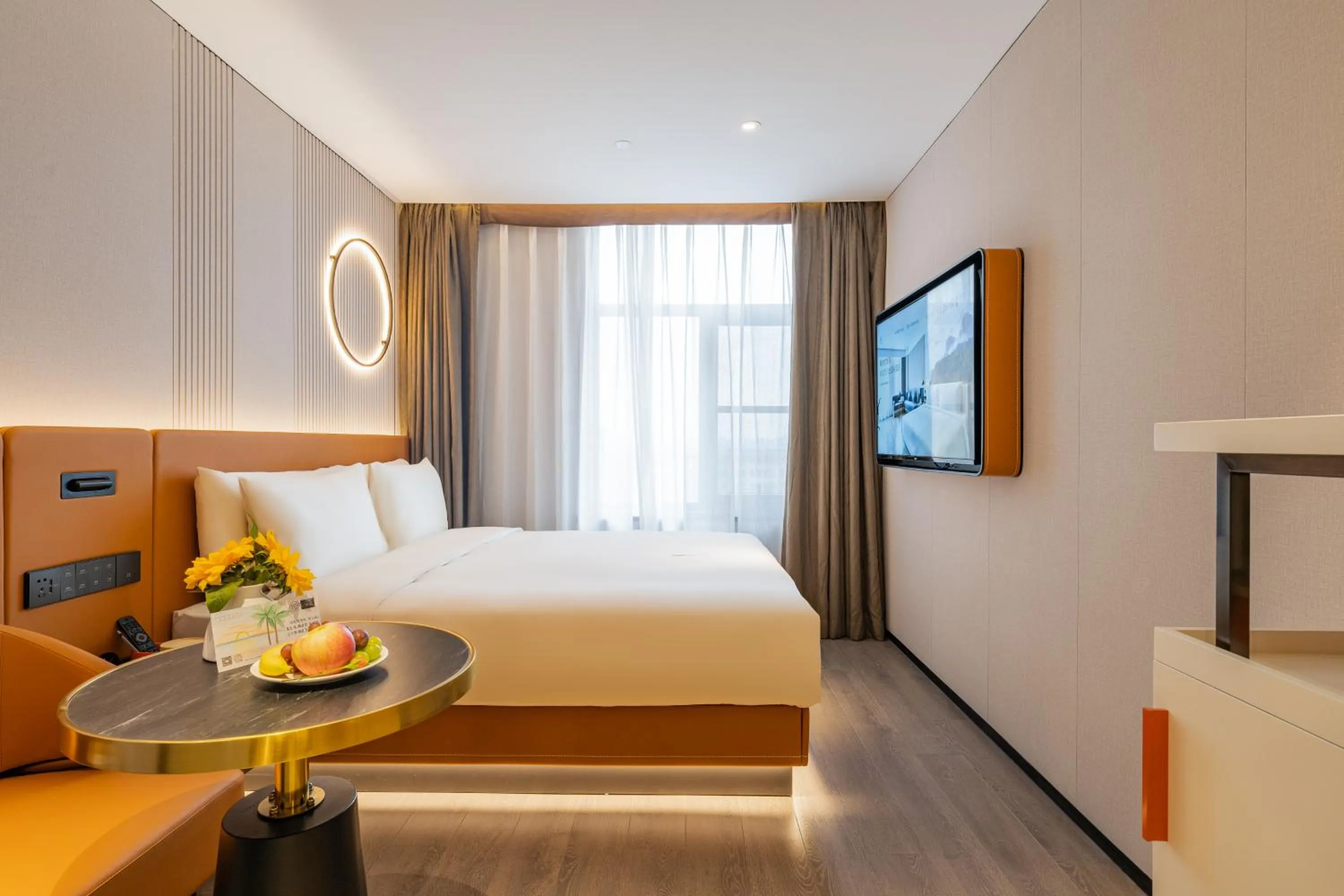 Photo of the whole room, Bed in Atour Hotel Beijing Tiananmen Wangfujing Pedestrian