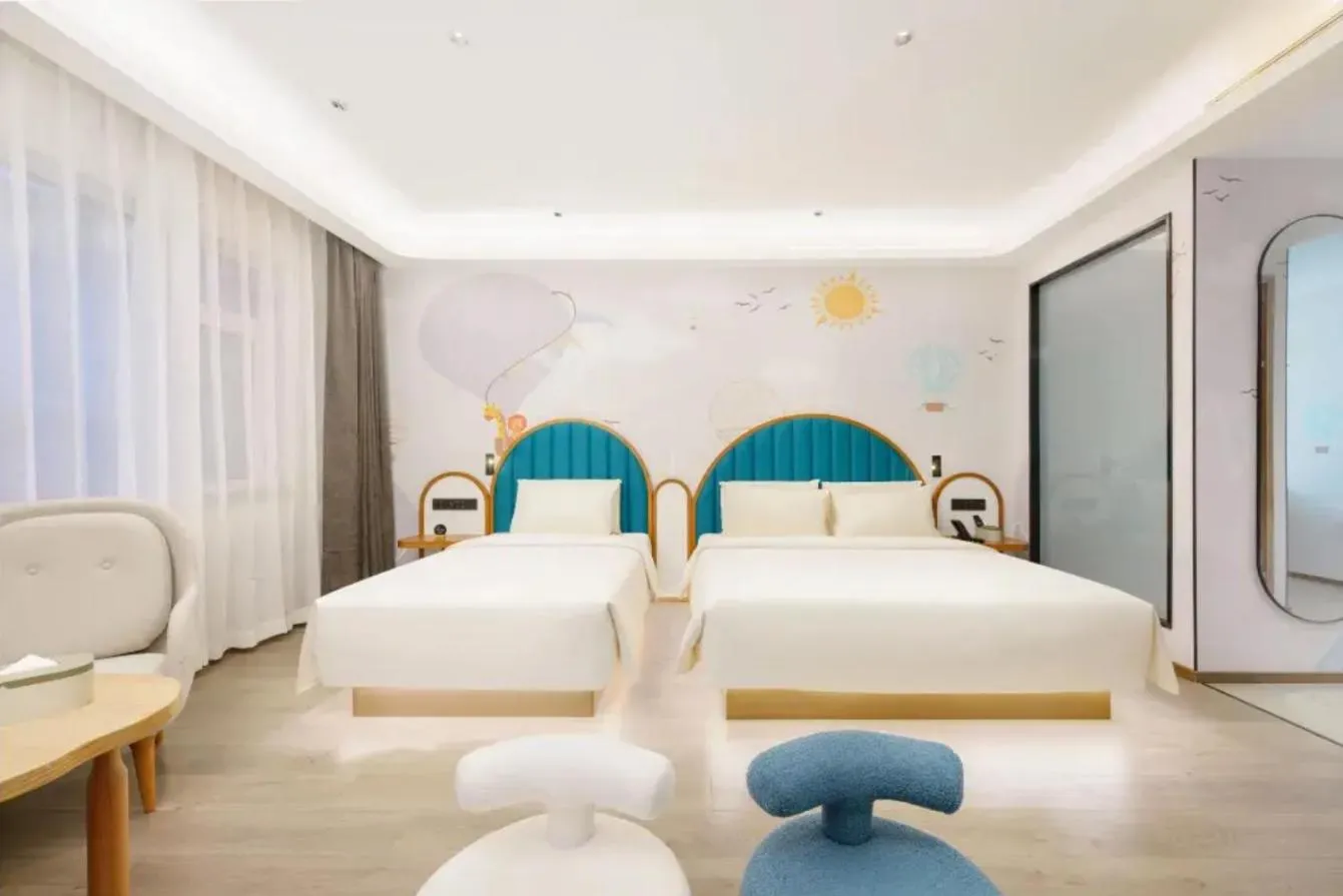 Bed in Dalian Airport Yingke Road Atour Hotel