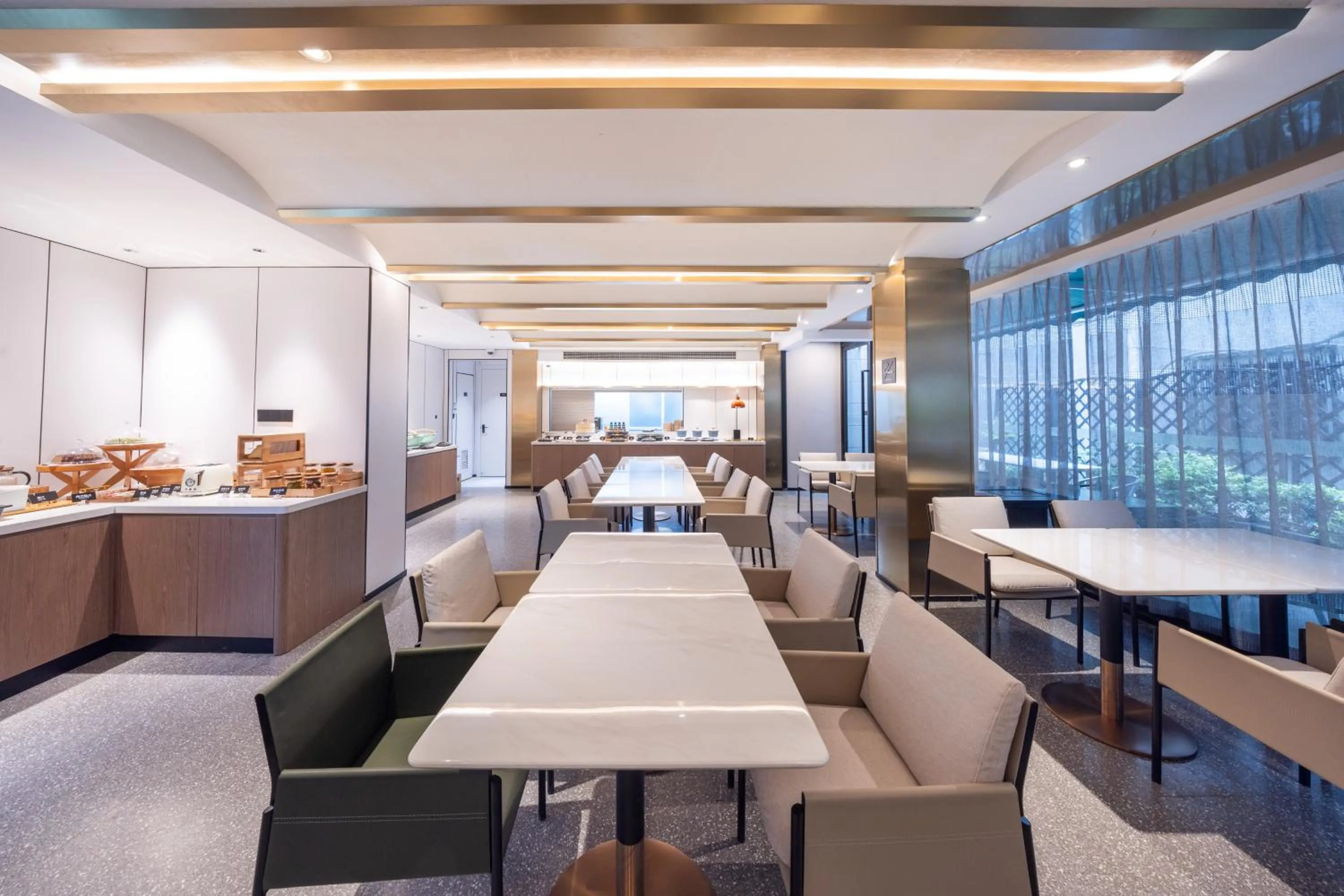 Restaurant/places to eat in Atour X Hotel The Bund East Nanjing Road