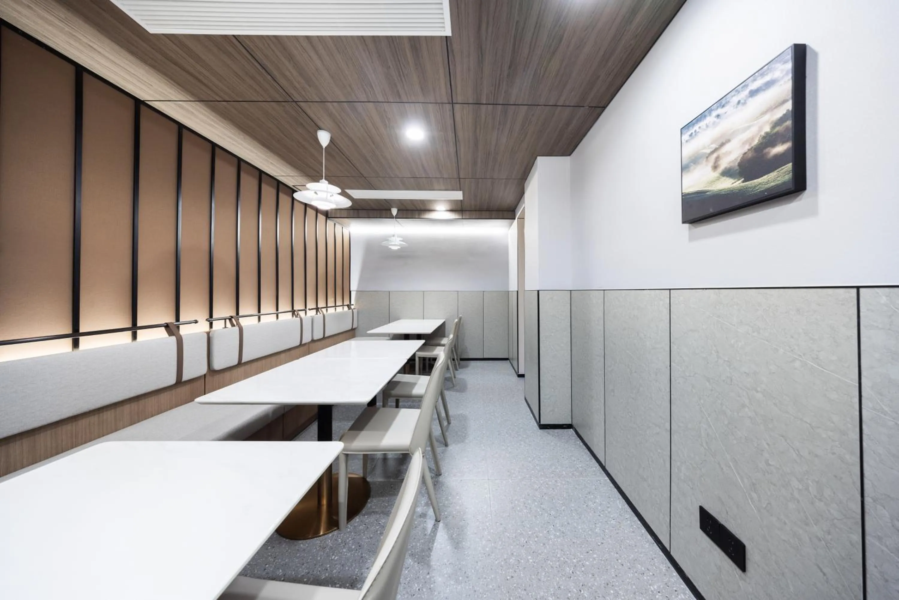 Restaurant/places to eat in Atour X Hotel The Bund East Nanjing Road