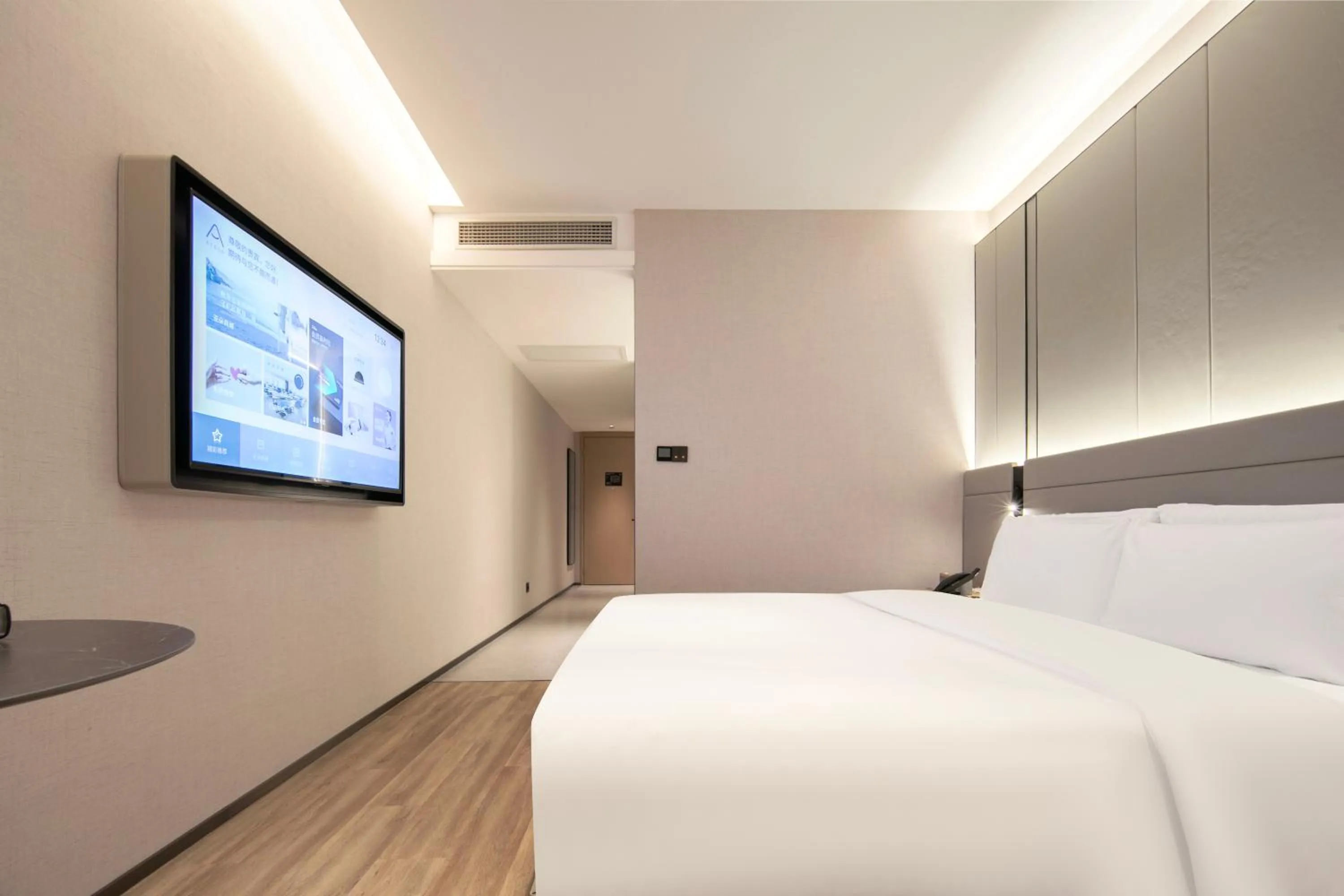 Photo of the whole room, Bed in Atour S Hotel Shanghai Lujiazui Expo Center