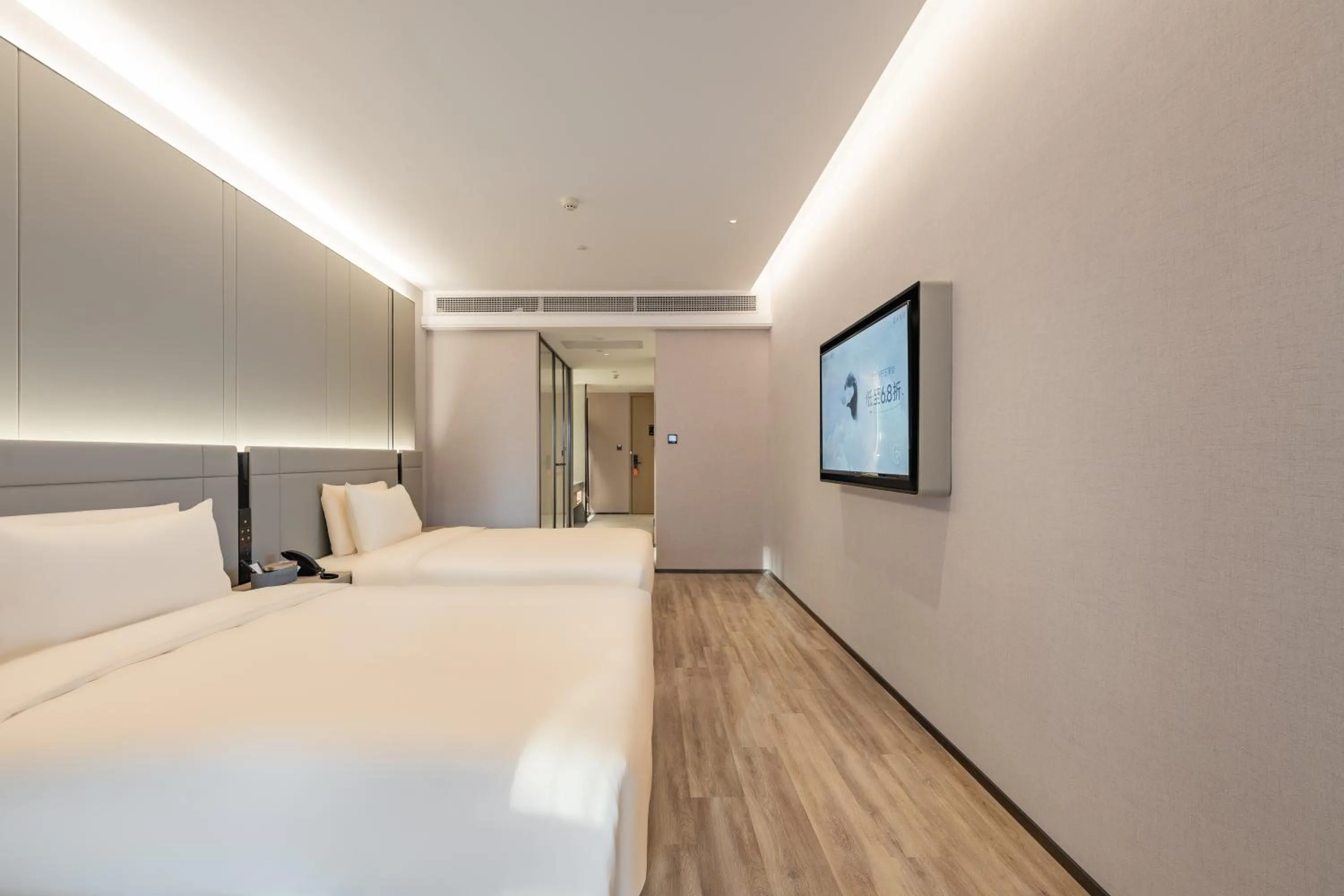 Photo of the whole room, Bed in Atour S Hotel Shanghai Lujiazui Expo Center