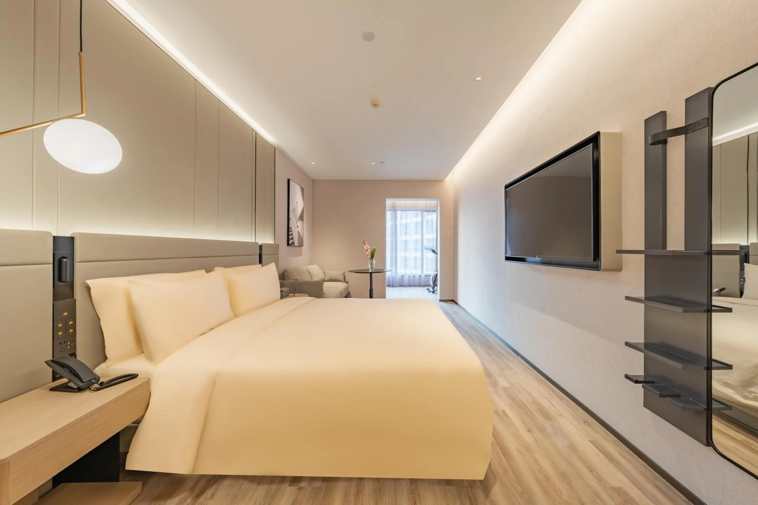 Photo of the whole room, Bed in Atour S Hotel Shanghai Lujiazui Expo Center