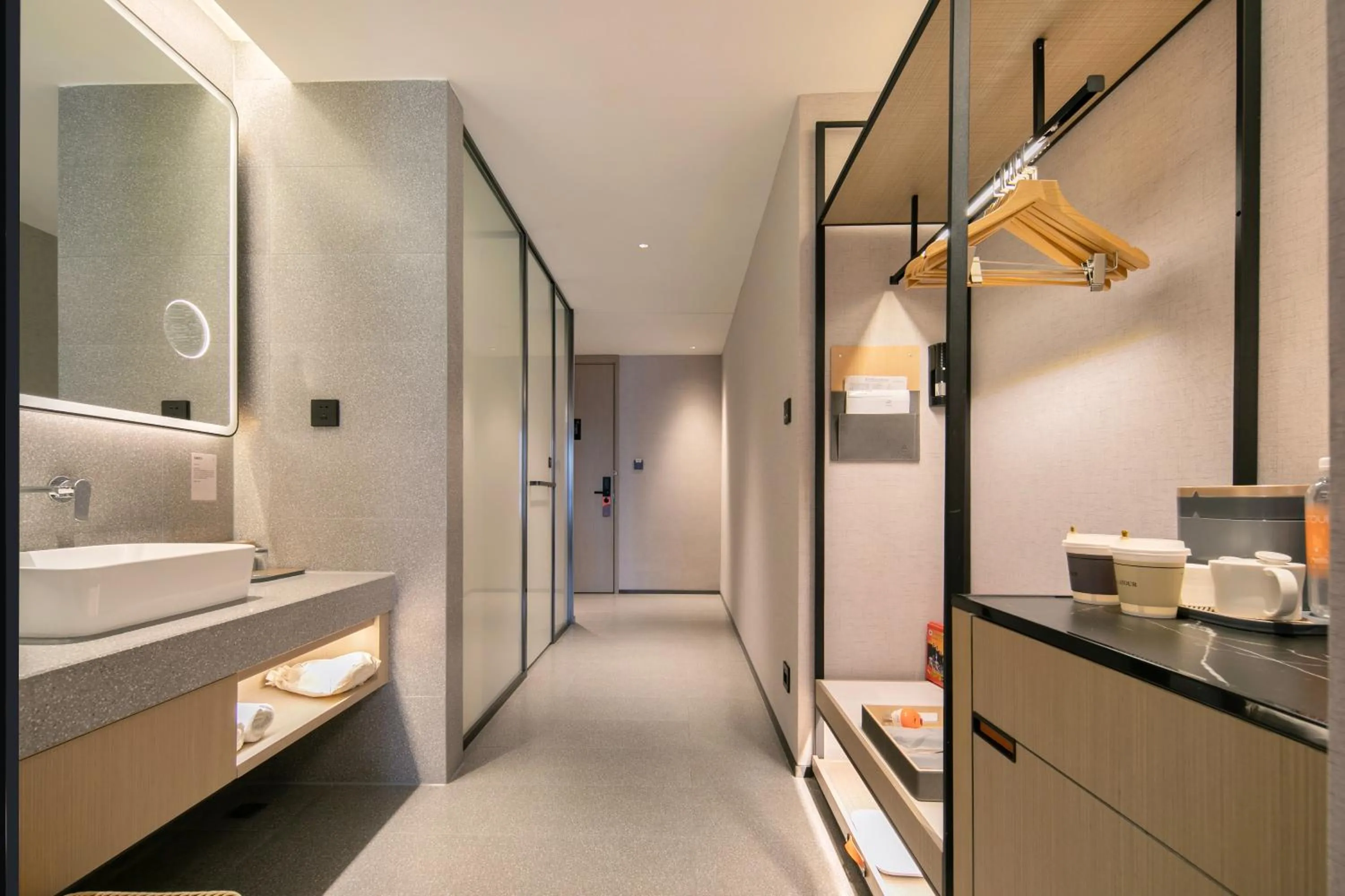 Photo of the whole room in Atour S Hotel Shanghai Lujiazui Expo Center