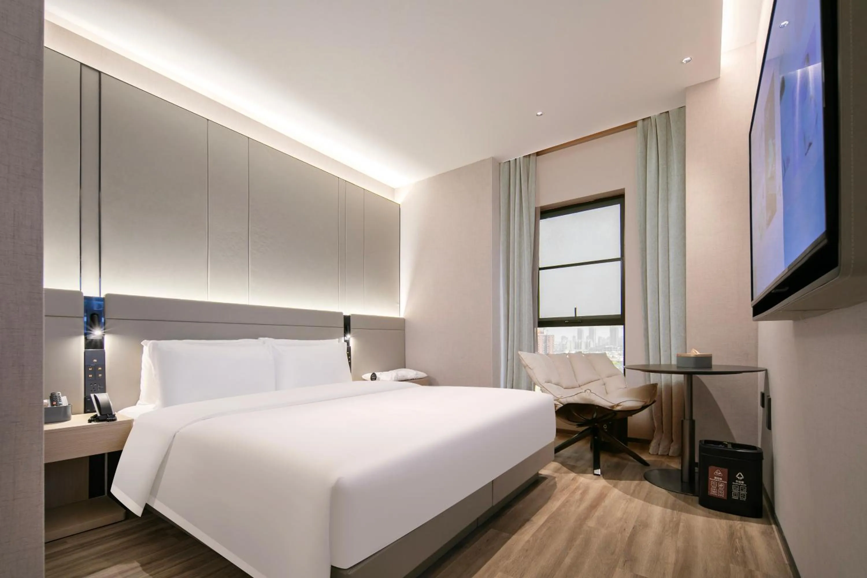 Photo of the whole room, Bed in Atour S Hotel Shanghai Lujiazui Expo Center