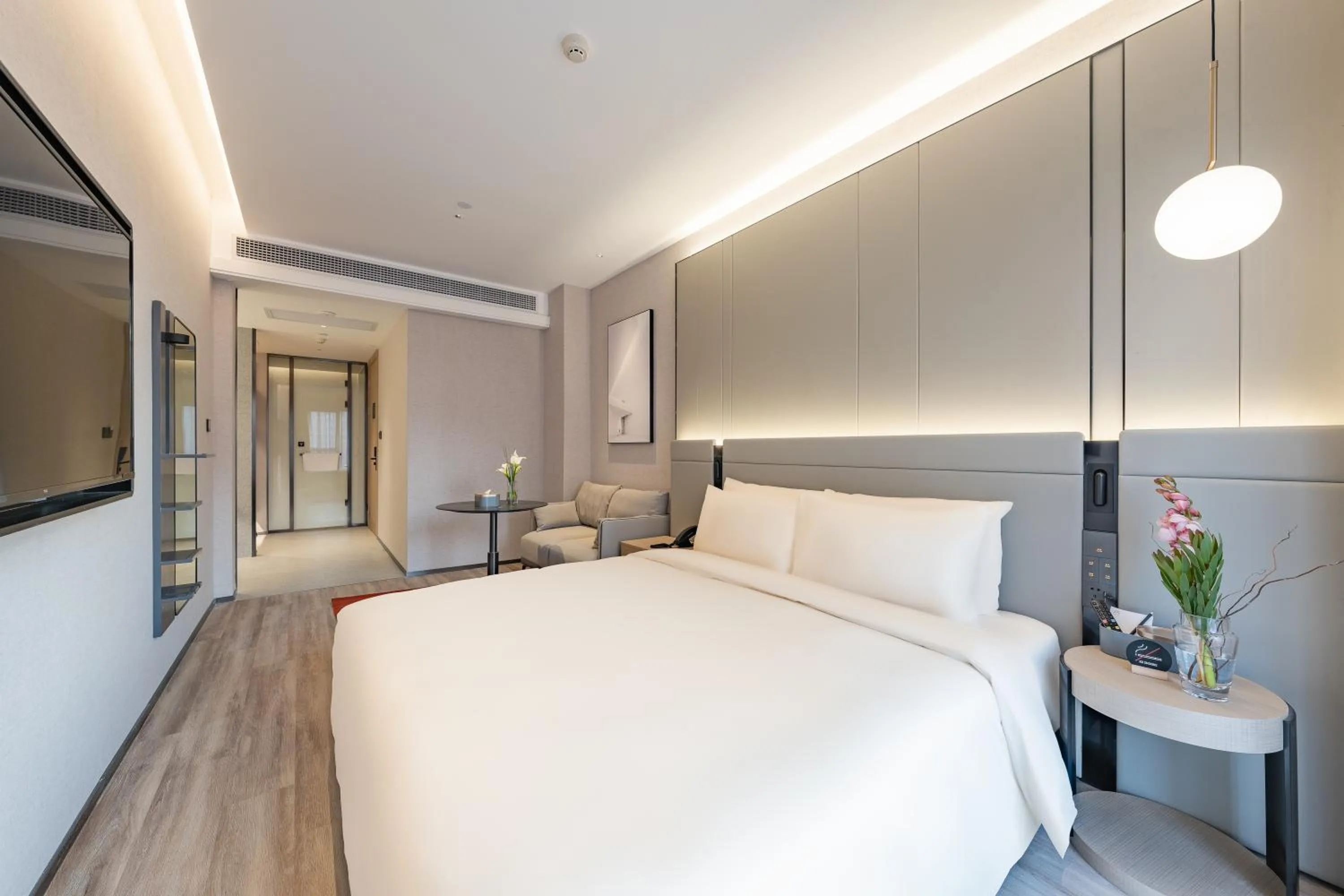 Photo of the whole room, Bed in Atour S Hotel Shanghai Lujiazui Expo Center