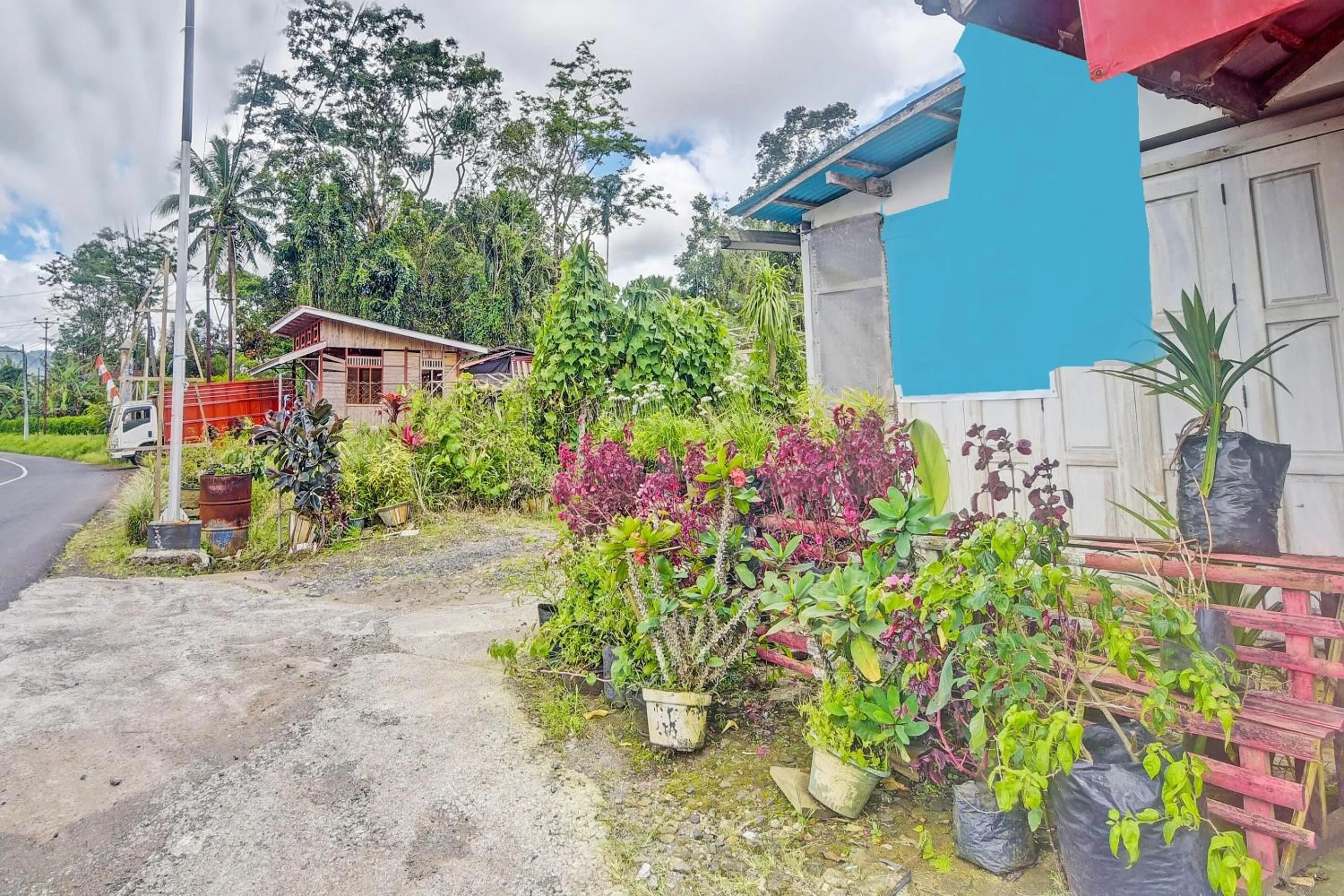Facade/entrance in Hotel O Susupuan KostNearTaman Deki Lestari