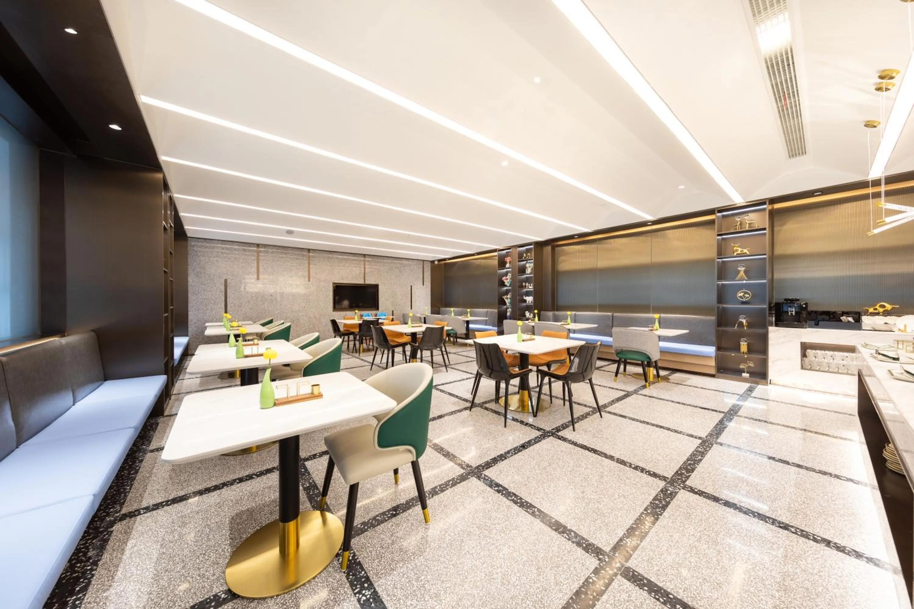 Restaurant/places to eat in Atour Hotel Suzhou Guanqian Street Leqiao Station