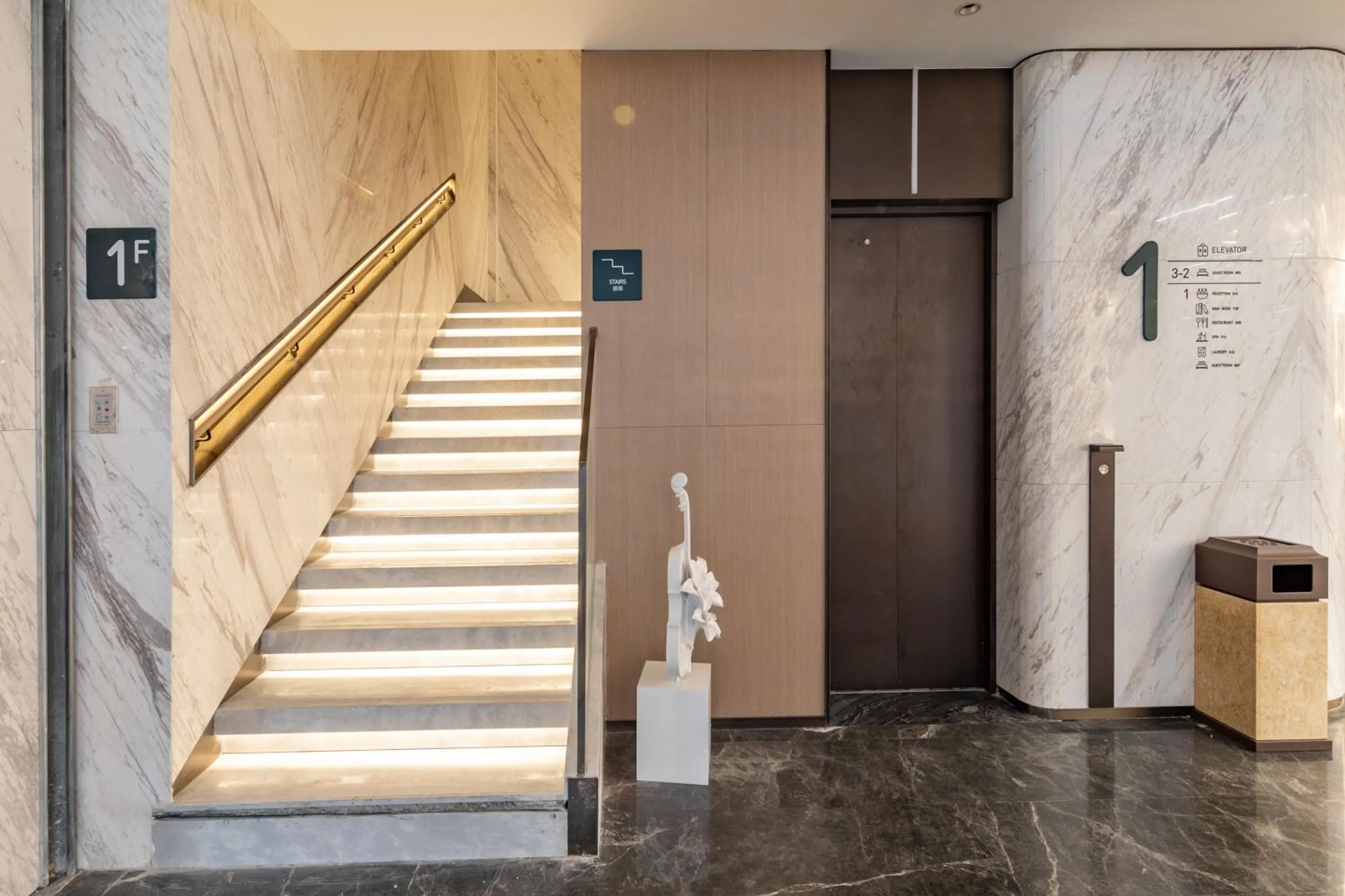 elevator in Atour Hotel Suzhou Guanqian Street Leqiao Station