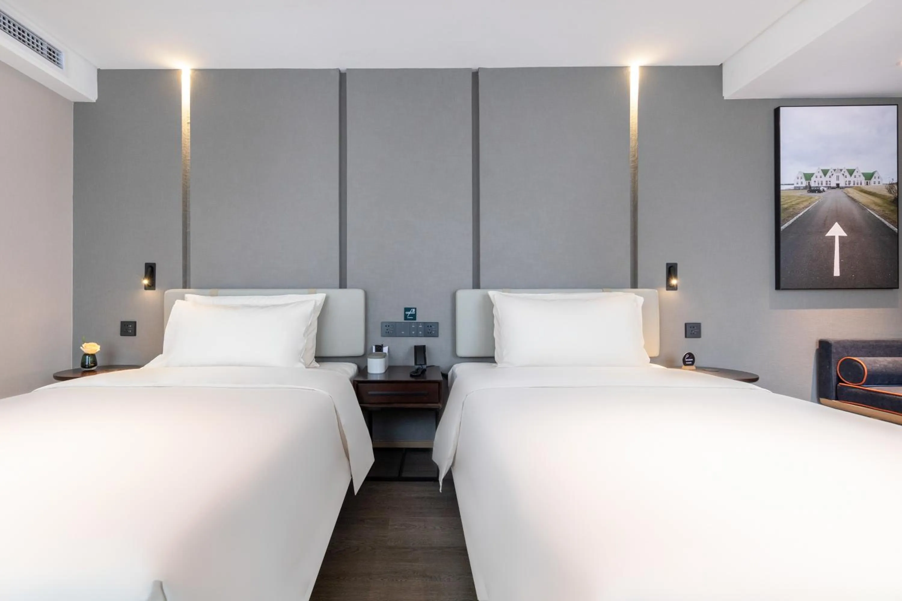 Bed in Atour Hotel Suzhou Guanqian Street Leqiao Station