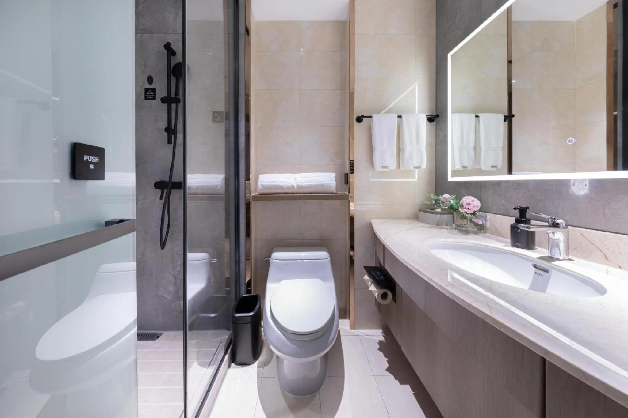 Toilet in Atour X Hotel Ningbo Railway Station Liuting Street