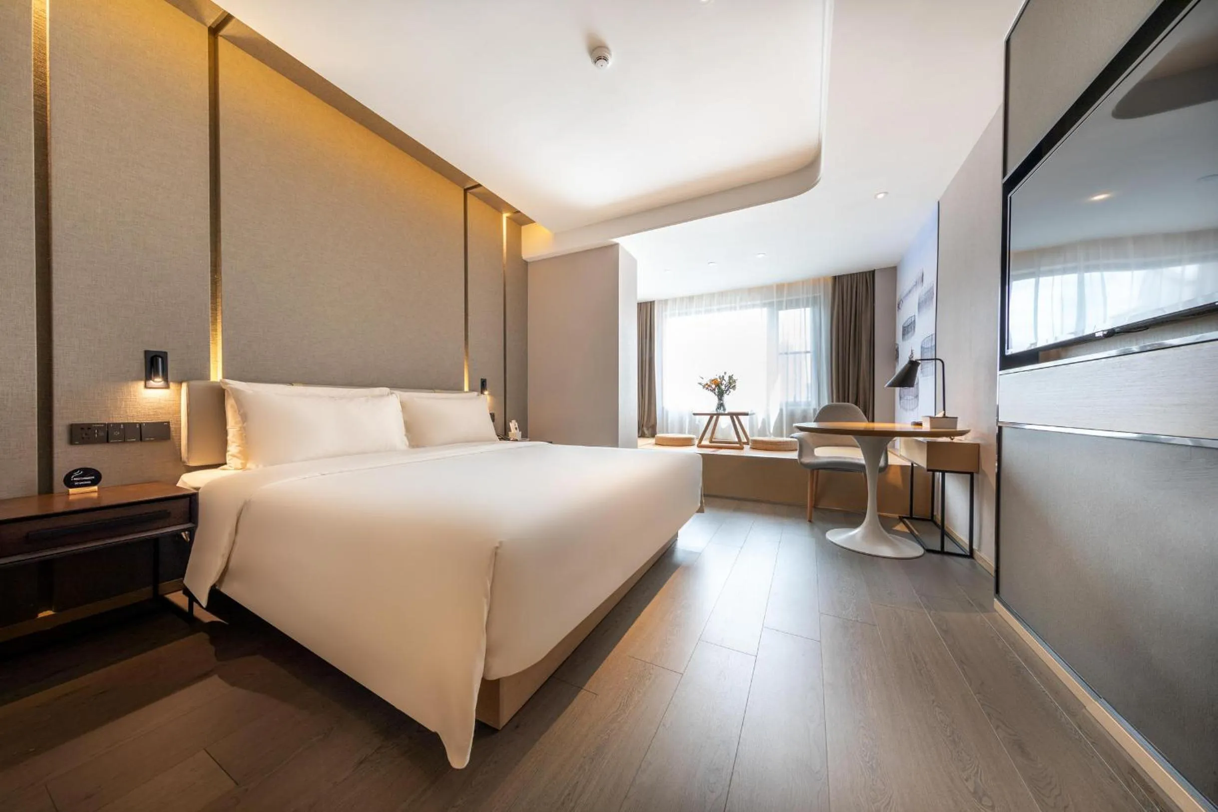 Photo of the whole room, Bed in 厦门火车站明发广场亚朵酒店