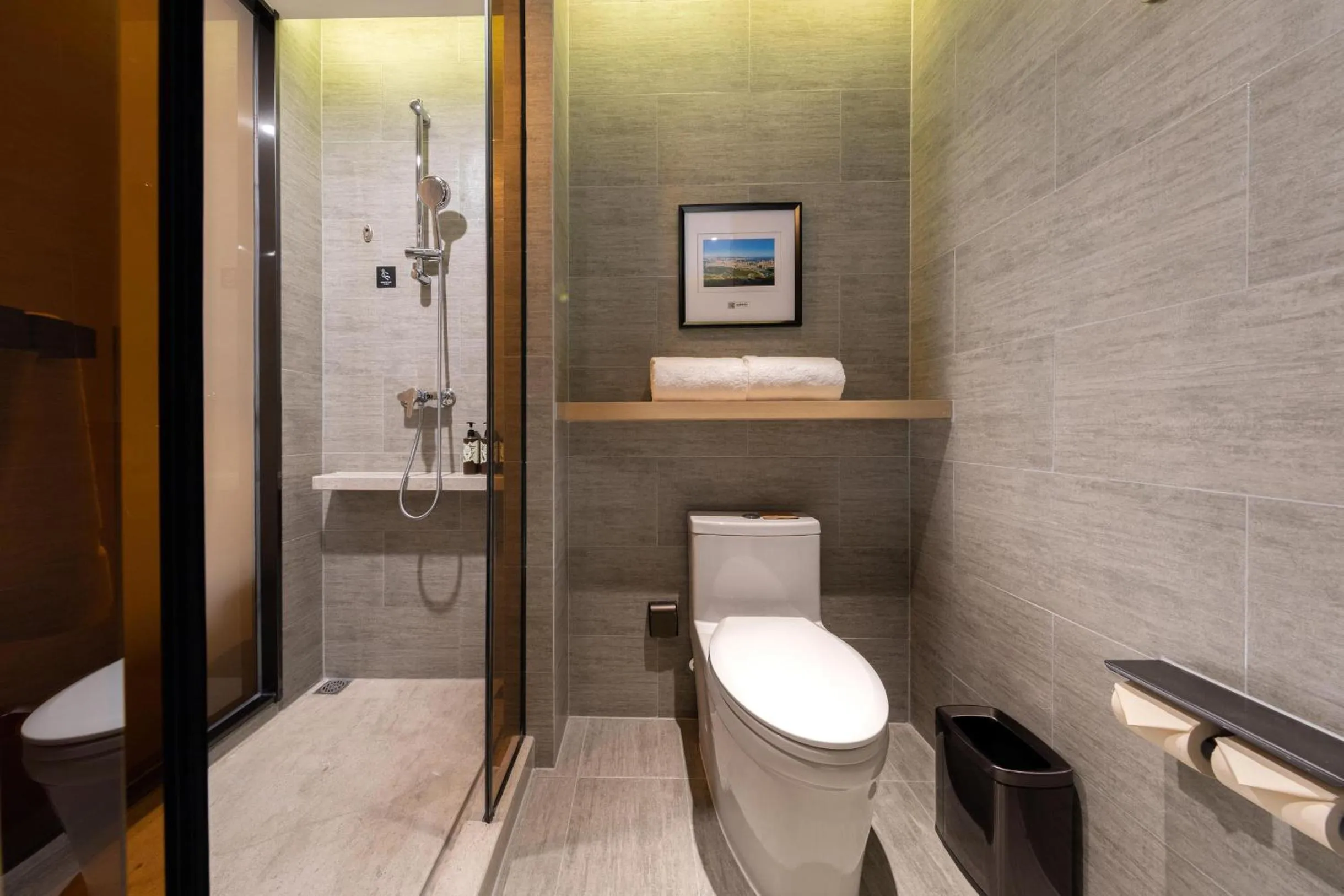 Shower in 厦门火车站明发广场亚朵酒店