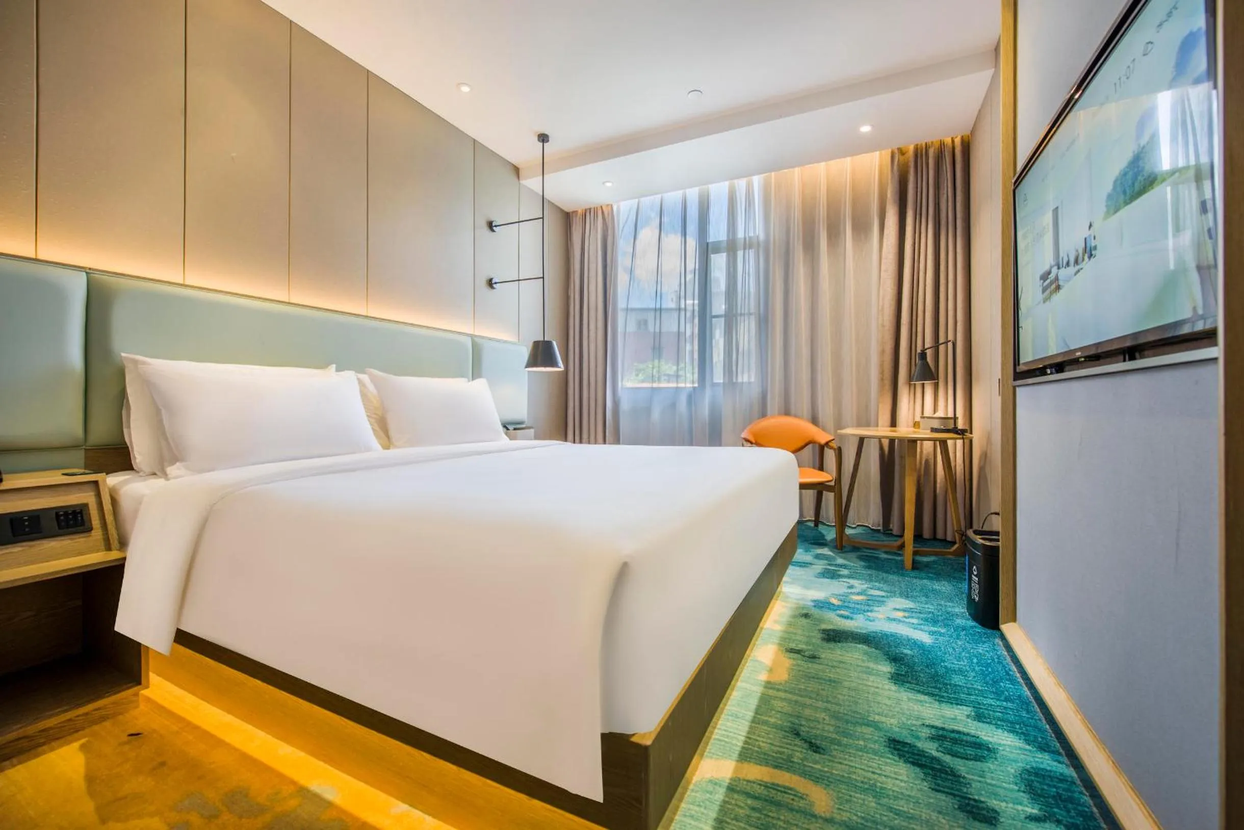 Bed in Atour X Hotel Zhujiang New Town Tianhe Park Station Guangzhou close to Canton Fair -Free shuttle bus to Canton Fair
