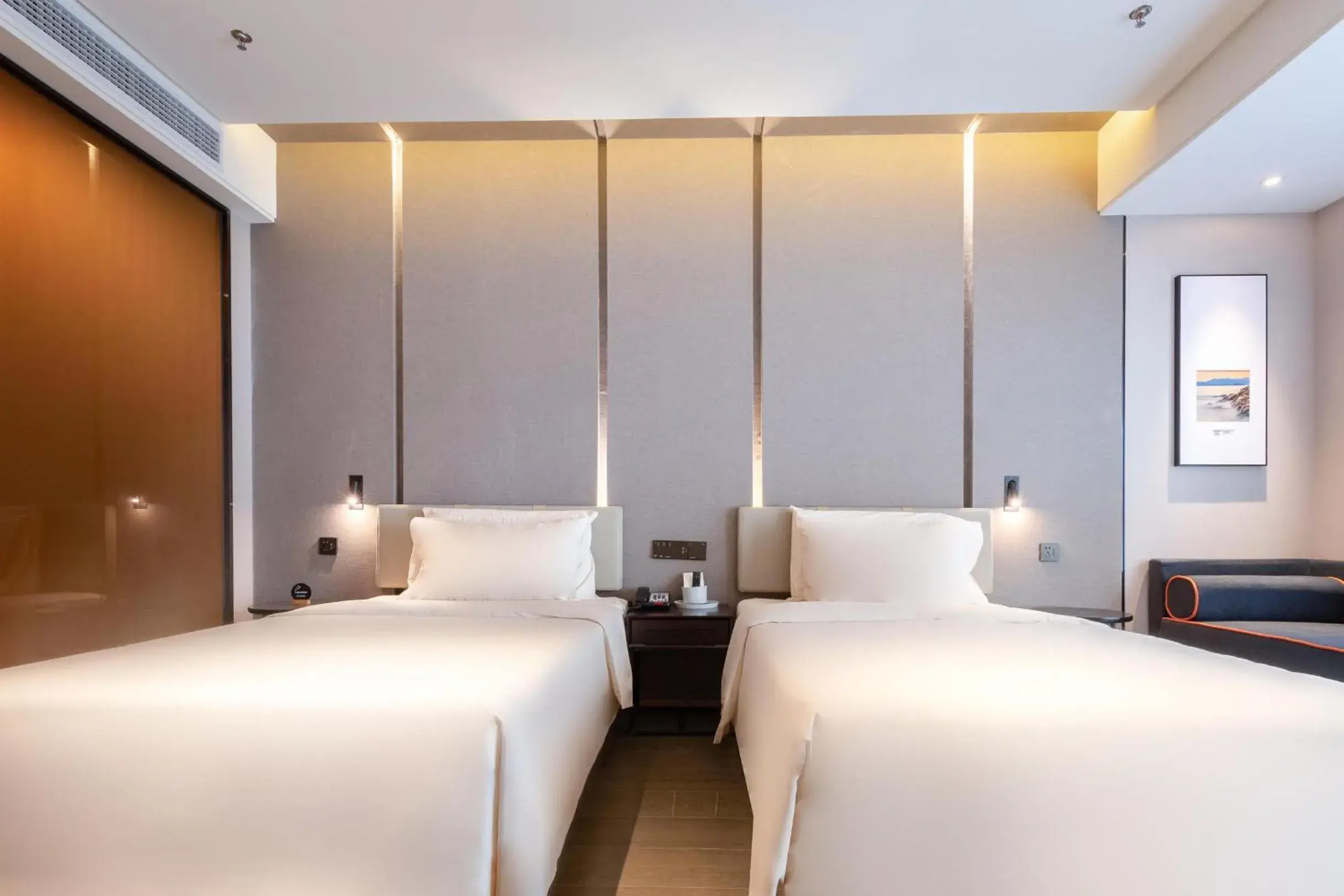 Bed in Atour Hotel Shenzhen Shajing International Convention and Exhibition Center Bed in Atour Hotel Shenzhen Shajing International Convention and Exhibition Center