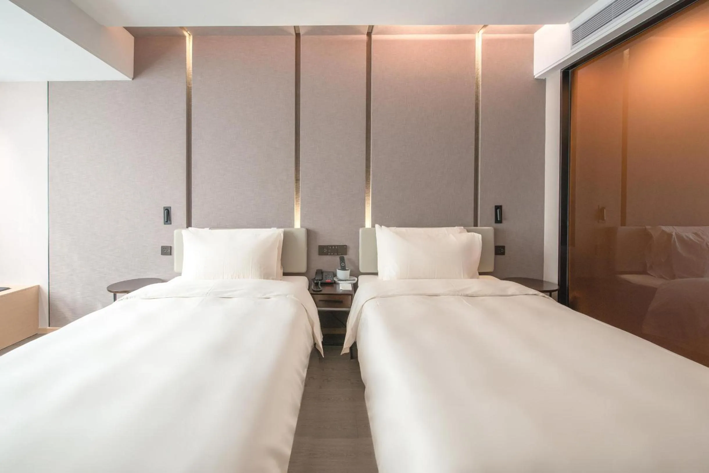 Bed in Atour Hotel Shenzhen Baoan International Airport