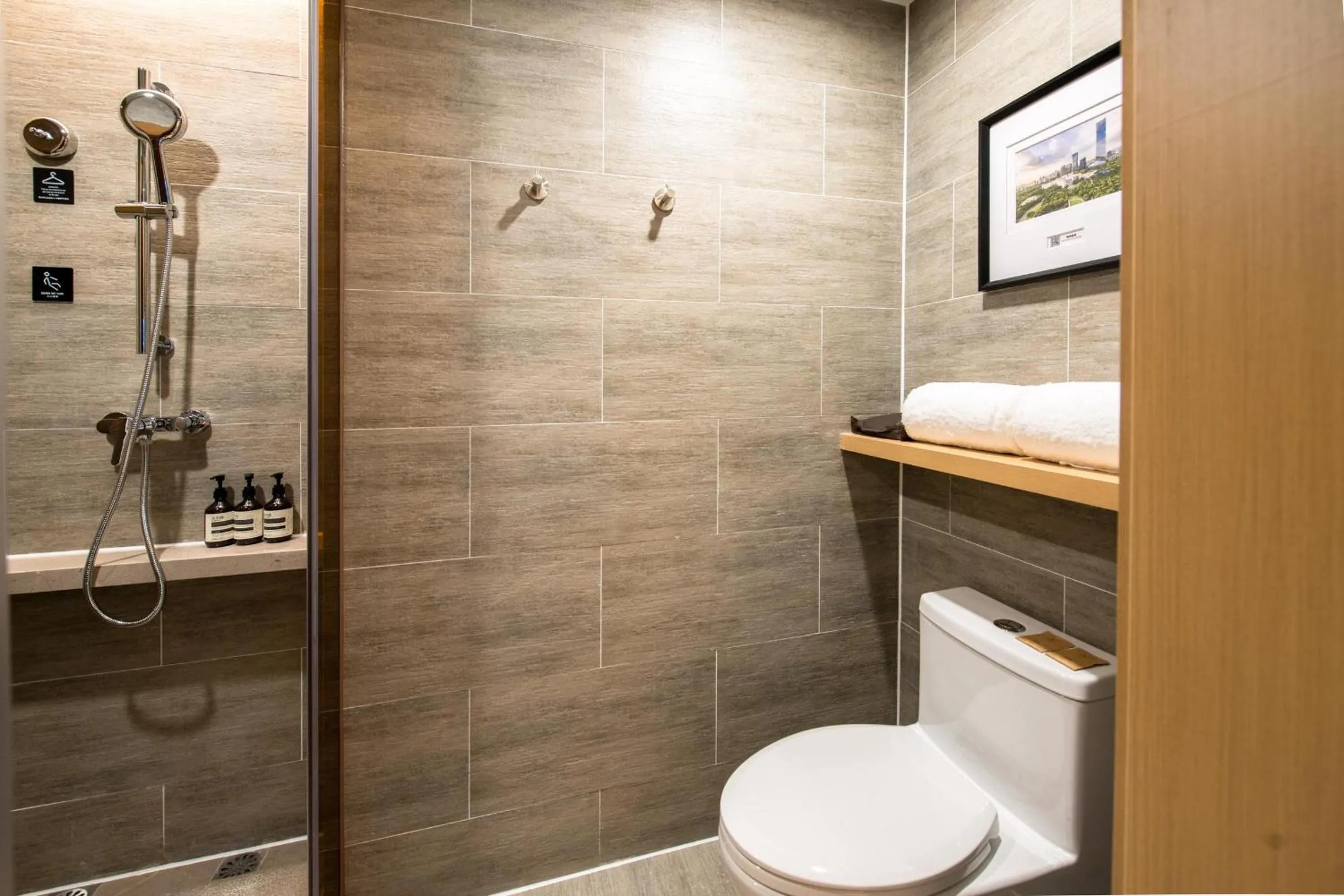 Bathroom in Atour Hotel Shenzhen Baoan International Airport