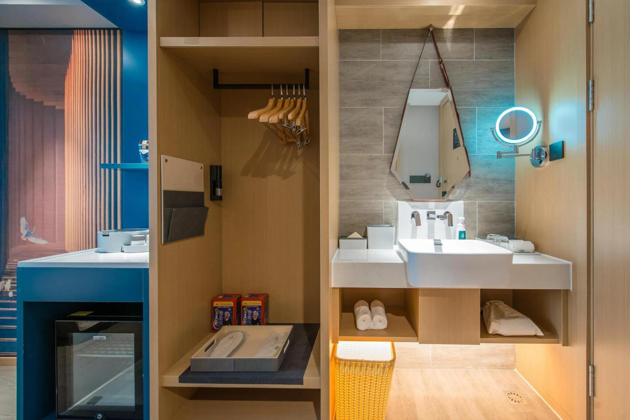 Shower in Atour Hotel Shenzhen Baoan International Airport