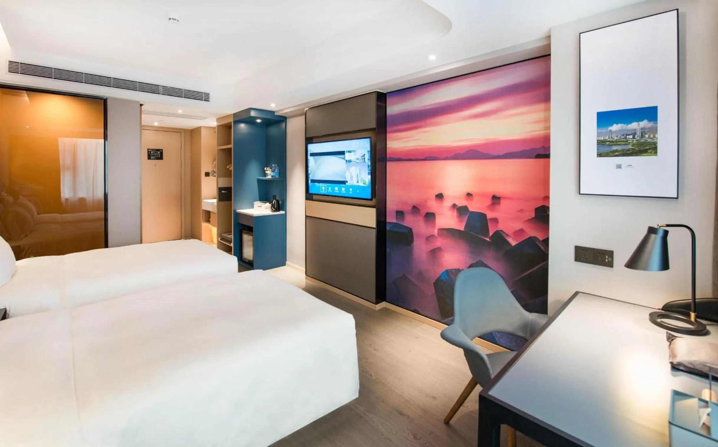 Photo of the whole room, Bed in Atour Hotel Shenzhen Baoan International Airport