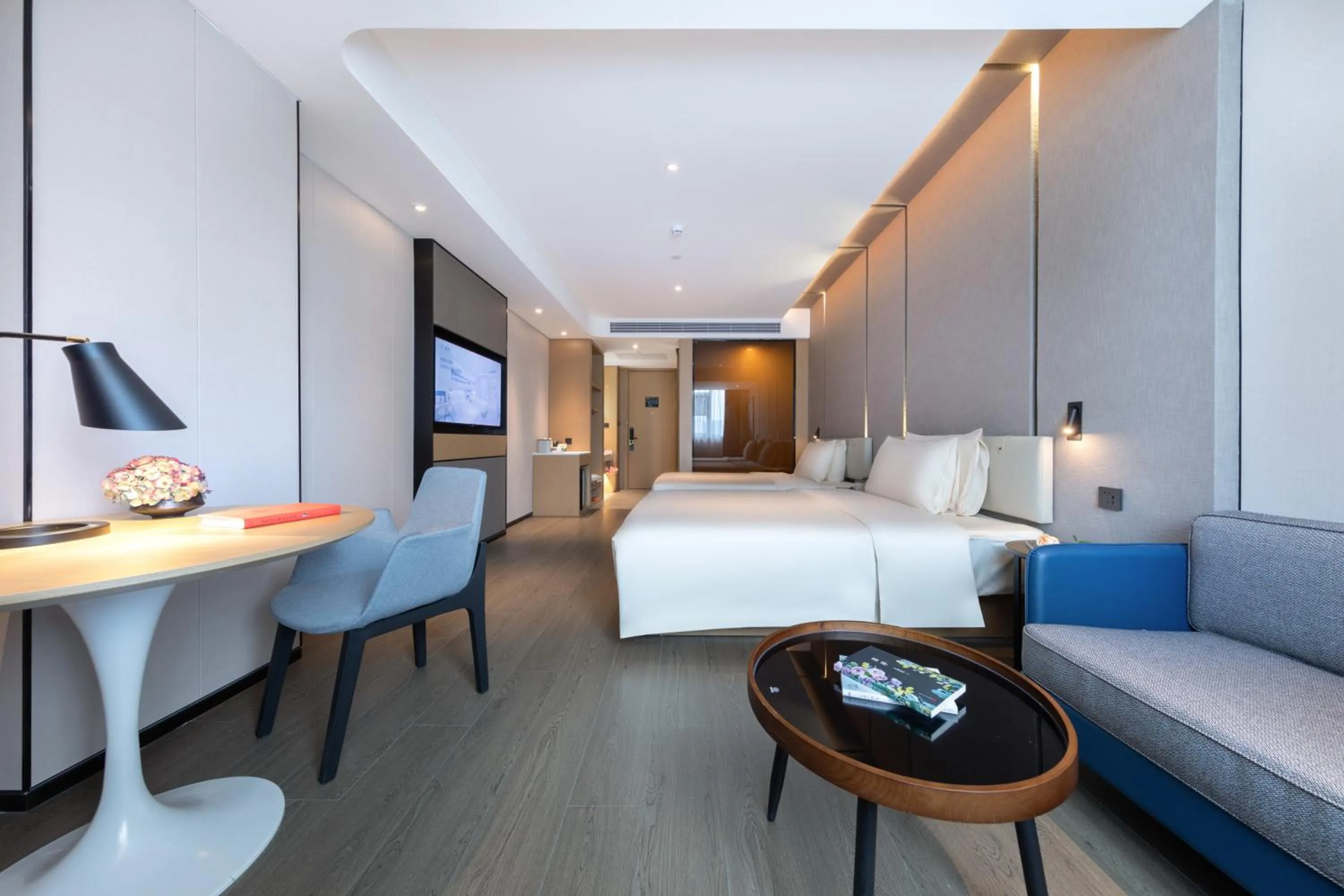 Photo of the whole room, Bed in Atour Hotel Shenzhen Qianhai Baoan Center