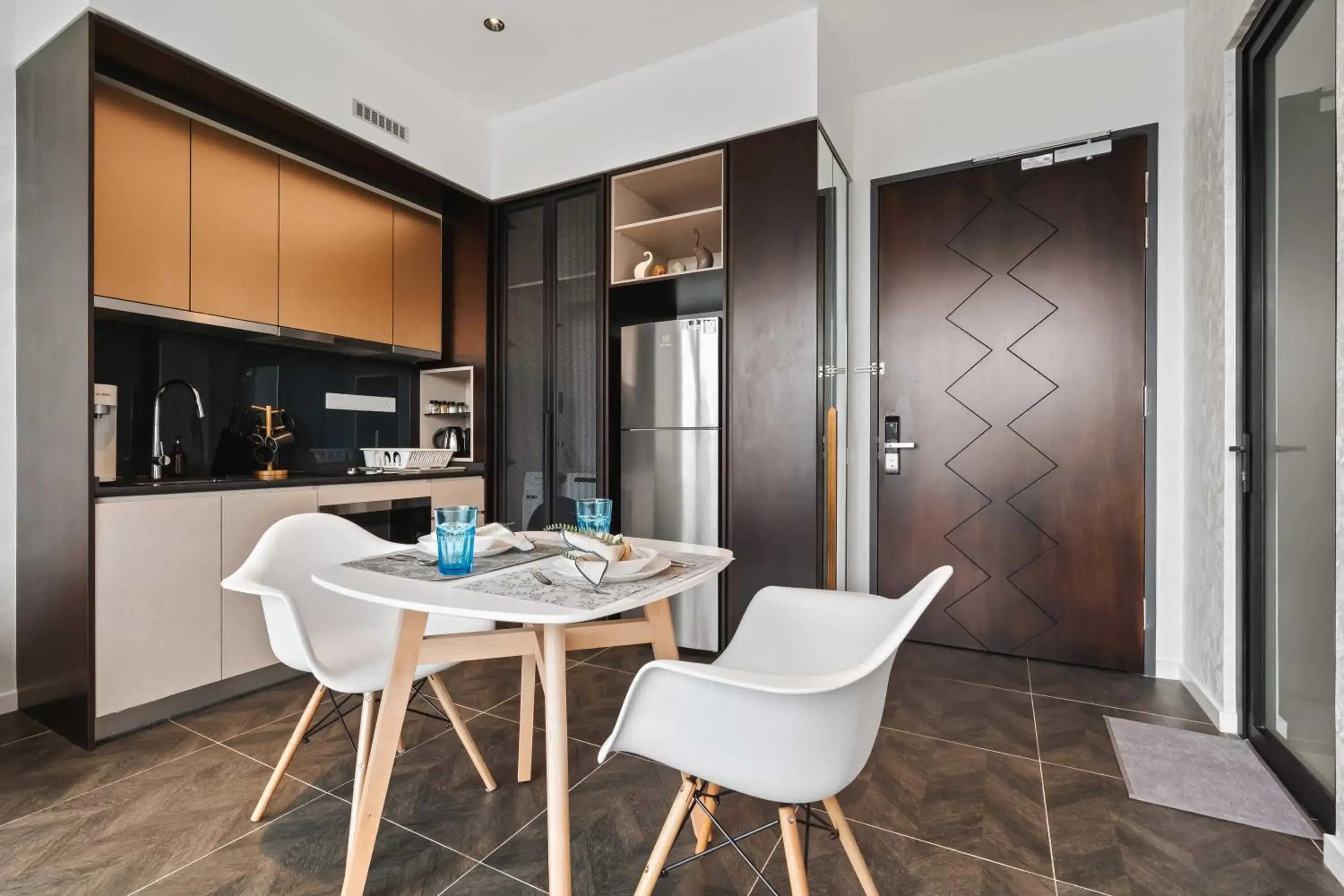 Living room in Scarletz KLCC Apartments by soulasia Living room in Scarletz KLCC Apartments by soulasia