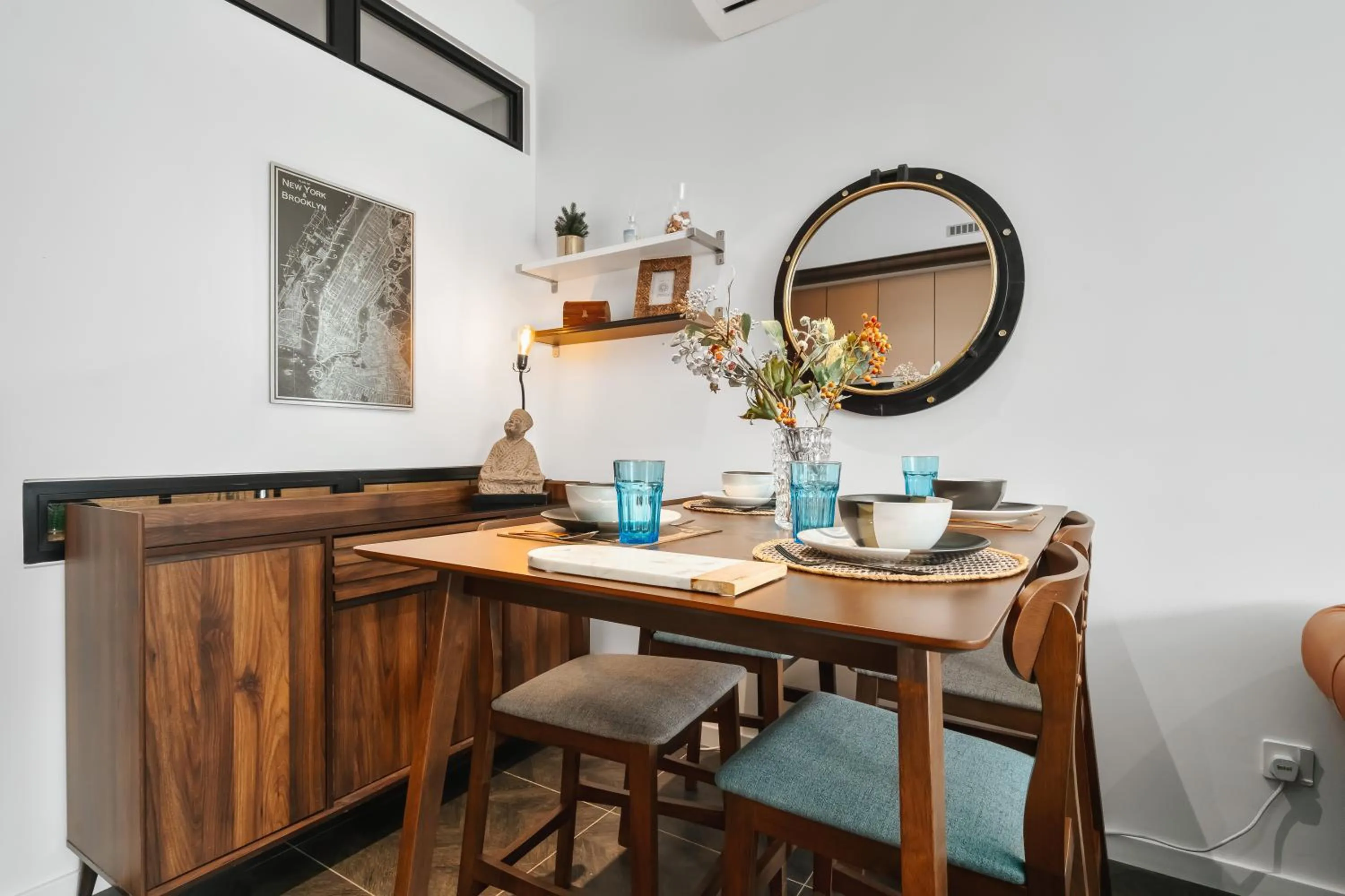 Dining area in Scarletz KLCC Apartments by soulasia