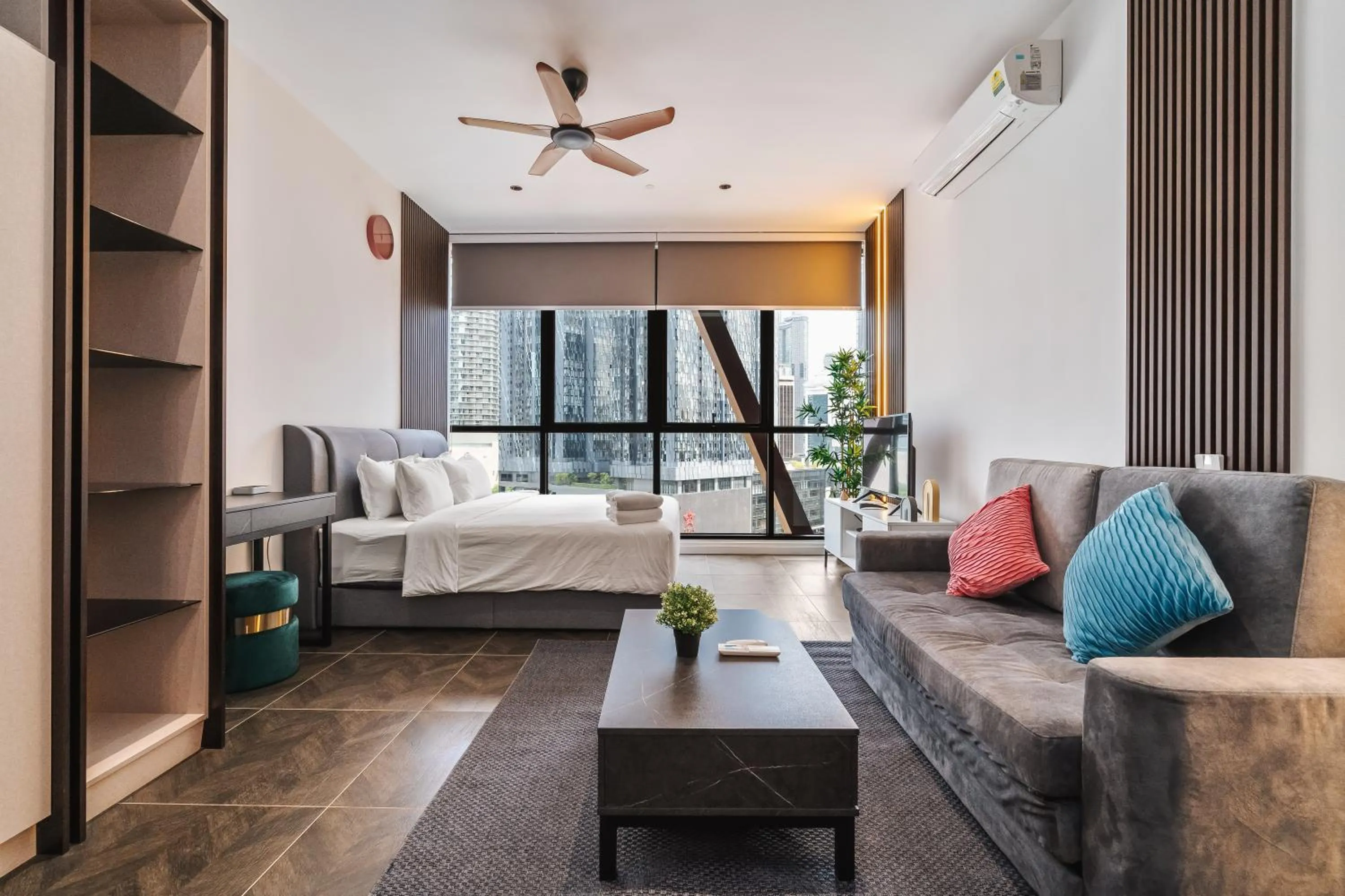 Bed in Scarletz KLCC Apartments by soulasia